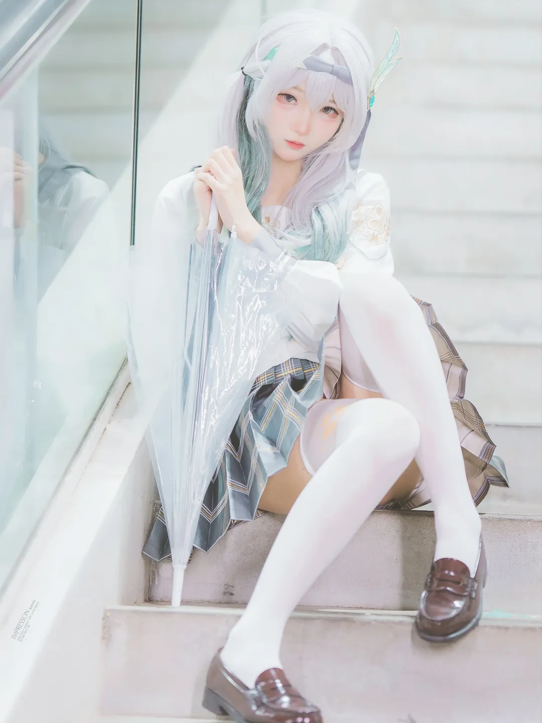 【流萤cos】崩坏星穹铁道雨夜制服下的冷调浪漫 - 第 1 张