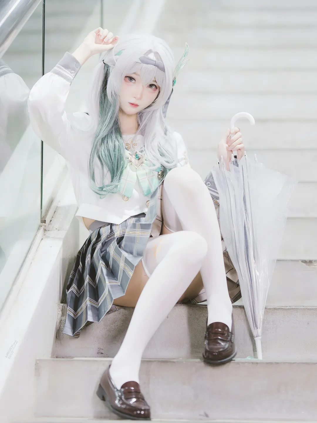 【流萤cos】崩坏星穹铁道雨夜制服下的冷调浪漫 - 第 2 张