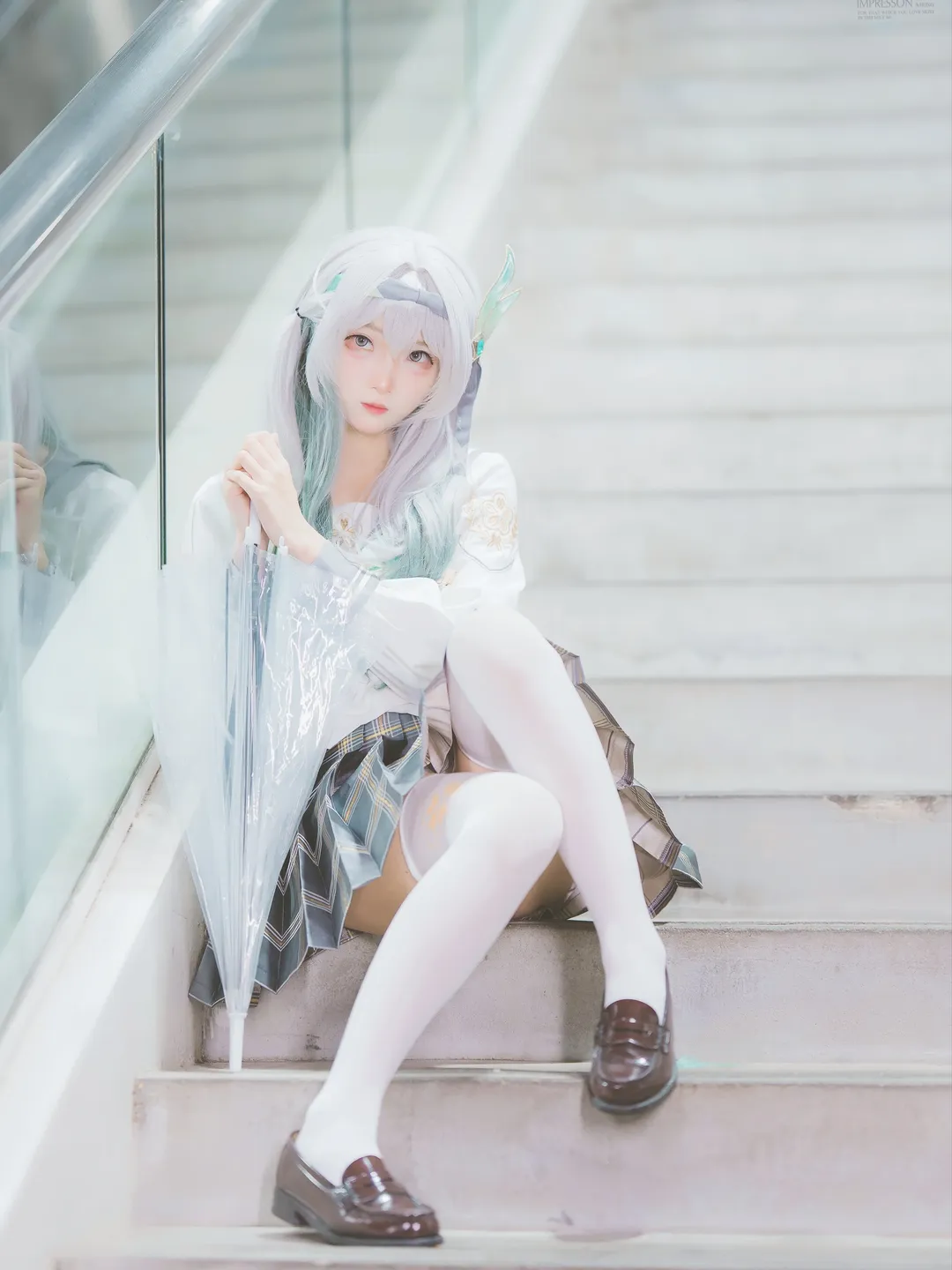 【流萤cos】崩坏星穹铁道雨夜制服下的冷调浪漫 - 第 4 张