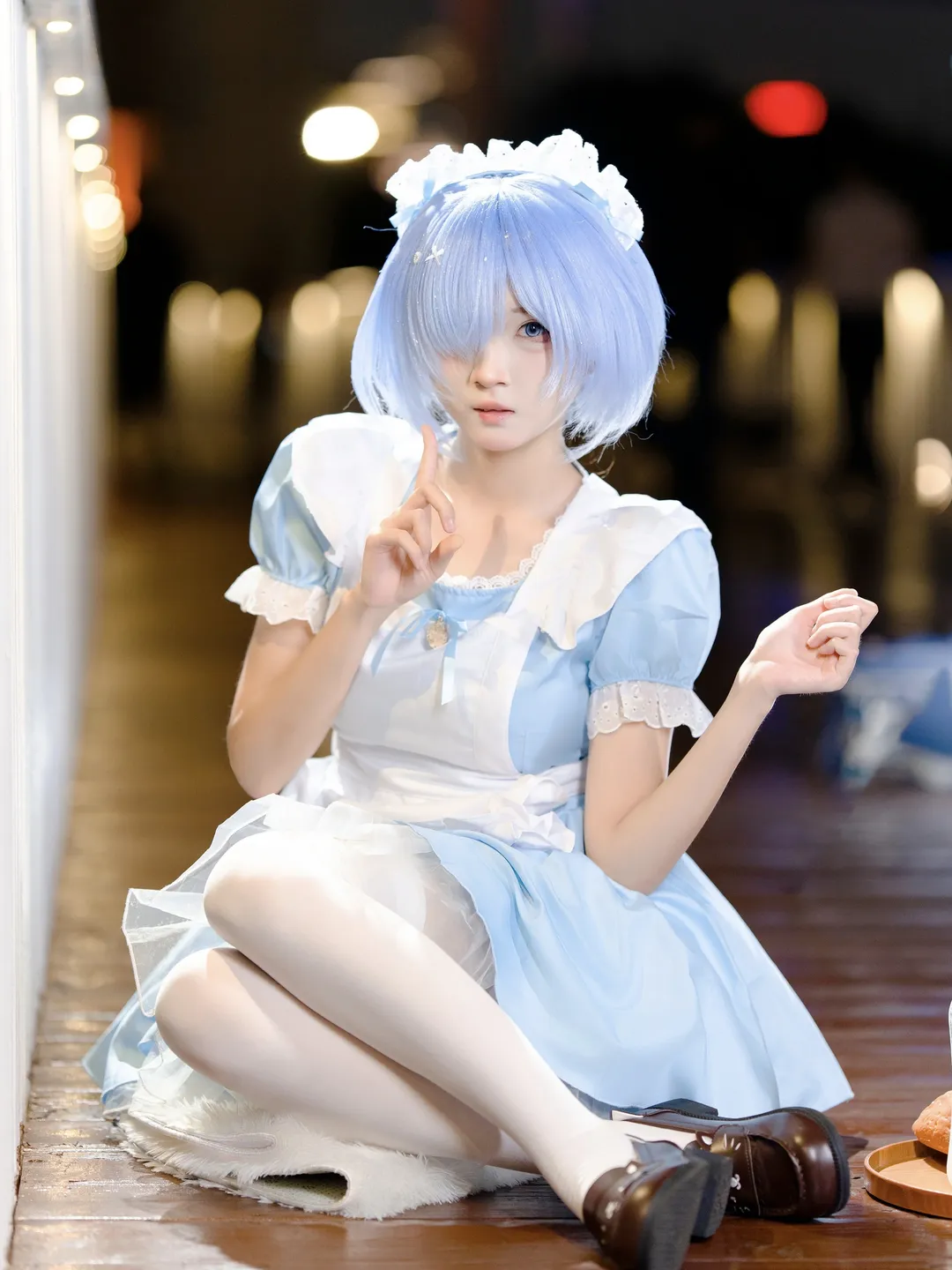 【蕾姆cos】蓝白女仆装与夜晚栈道的微风 - 第 5 张