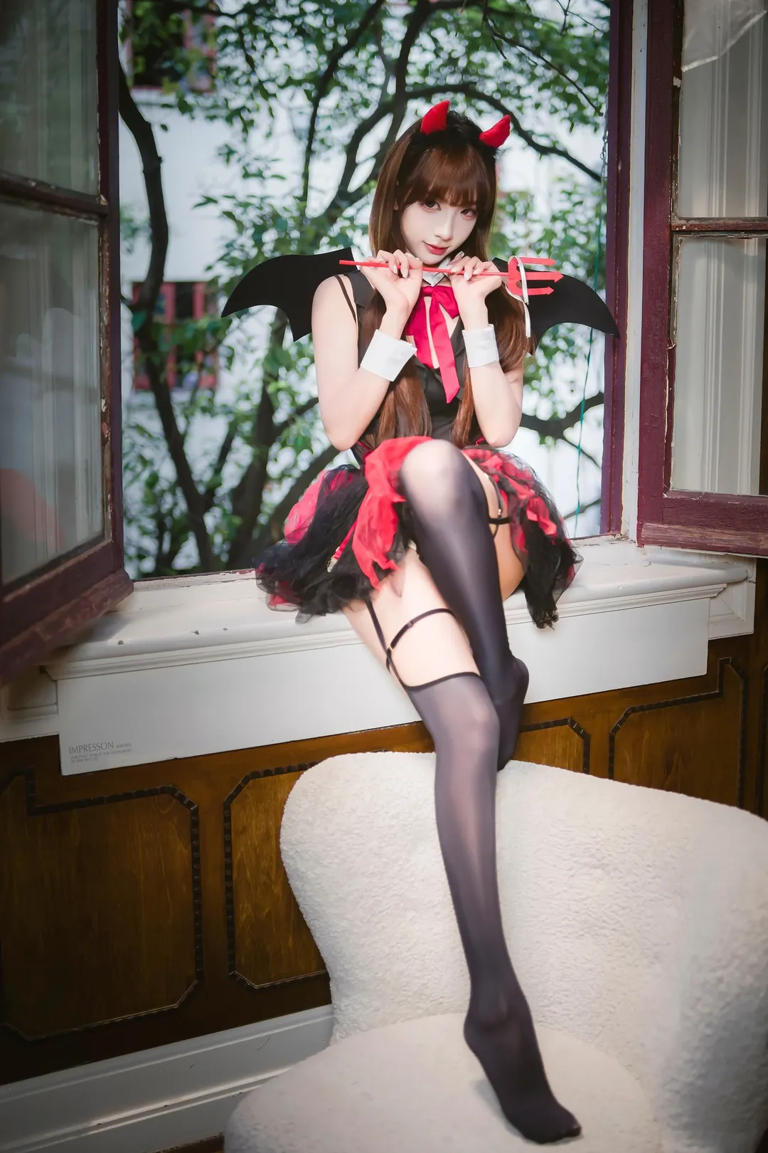 小恶魔cos 黑红主题的恶魔装扮搭配黑丝真的很绝 - 第 1 张