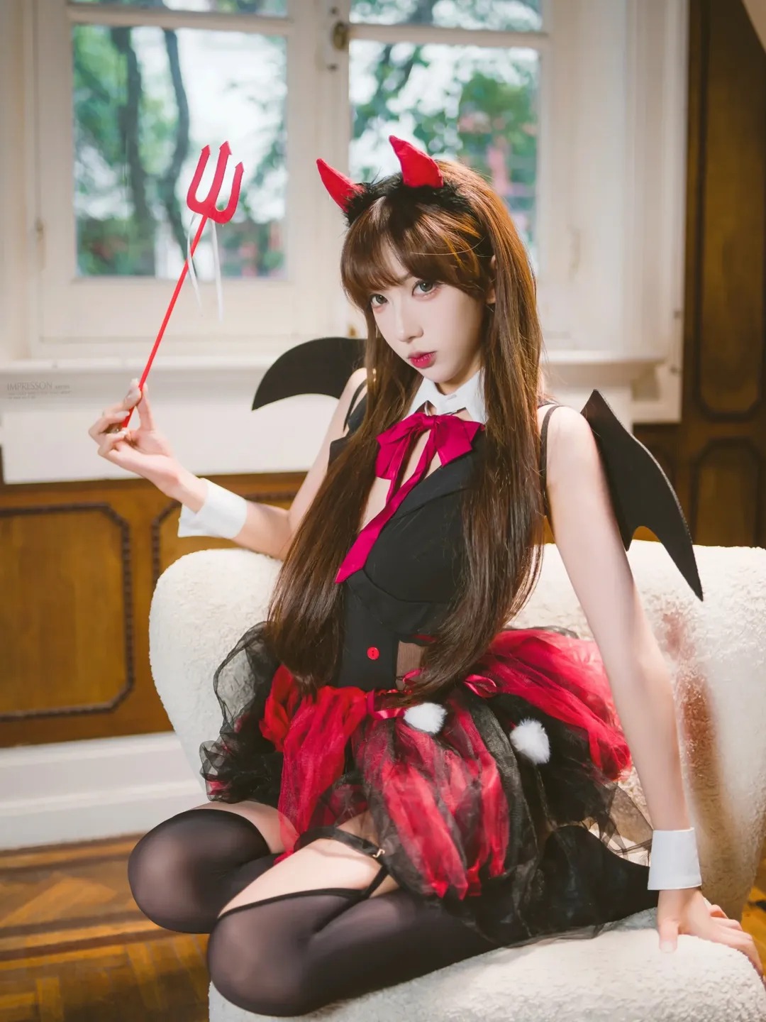 小恶魔cos 黑红主题的恶魔装扮搭配黑丝真的很绝 - 第 2 张