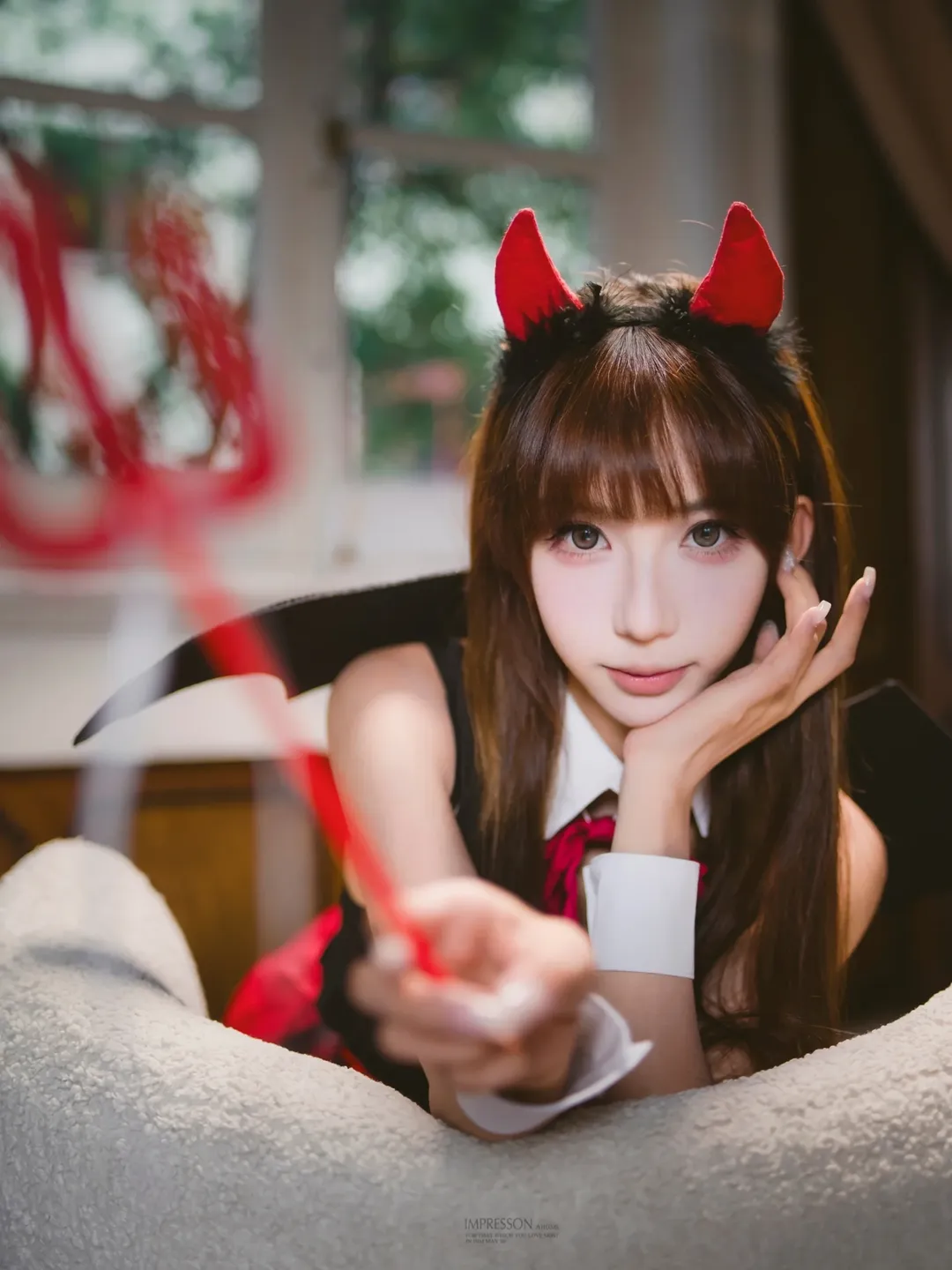 小恶魔cos 黑红主题的恶魔装扮搭配黑丝真的很绝 - 第 3 张
