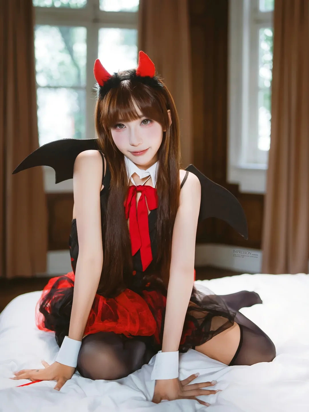 小恶魔cos 黑红主题的恶魔装扮搭配黑丝真的很绝 - 第 6 张
