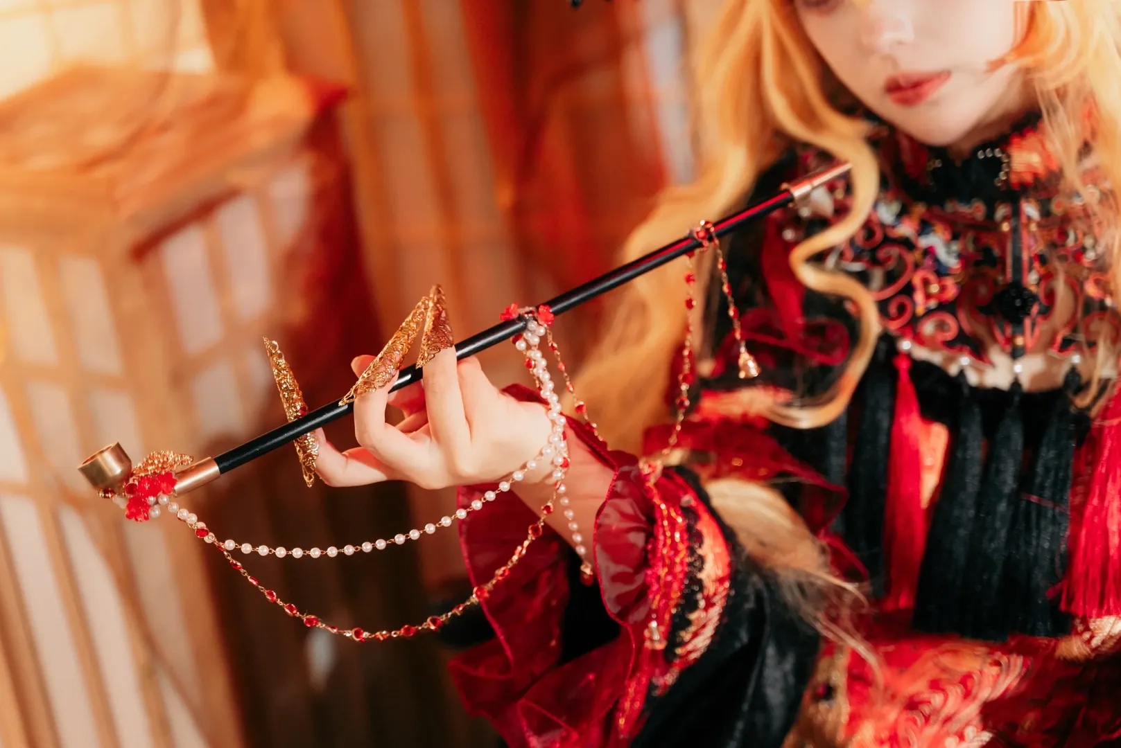 【純狐cos】東方Project裡的獨特魅力，紅黑金極致華麗 - 第 3 張