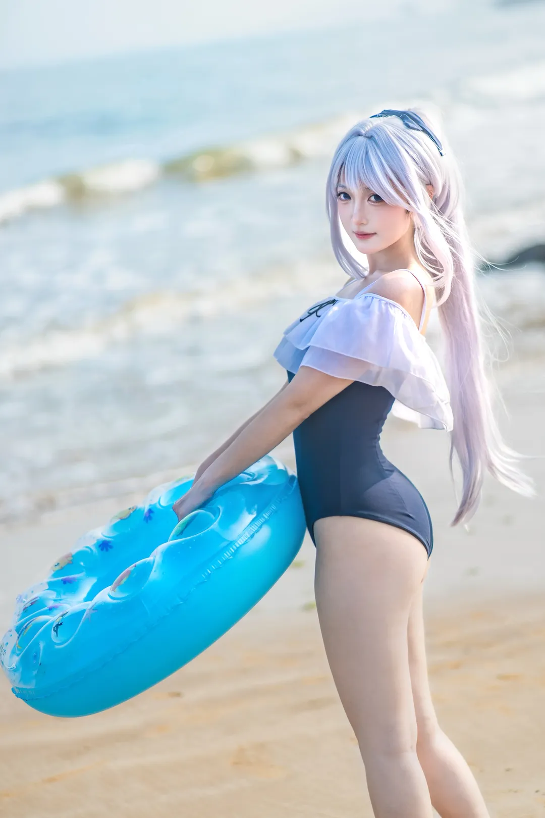 [Tsukiyuki Miyako cosplay] Blue Archive Swimsuit, a touch of coolness in the summer seaside