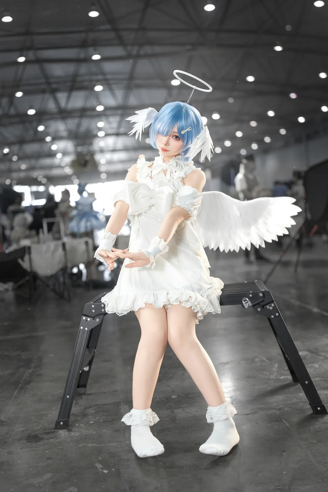 【蕾姆cos】从零开始的异世界生活，纯白羽翼的天使降临漫展 - 第 1 张