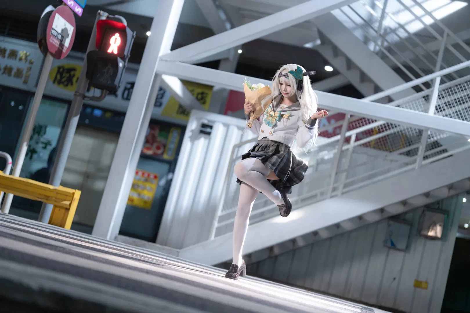 【流萤cos】崩坏星穹铁道里的JK日常，白丝与鲜花的街头漫步 - 第 4 张