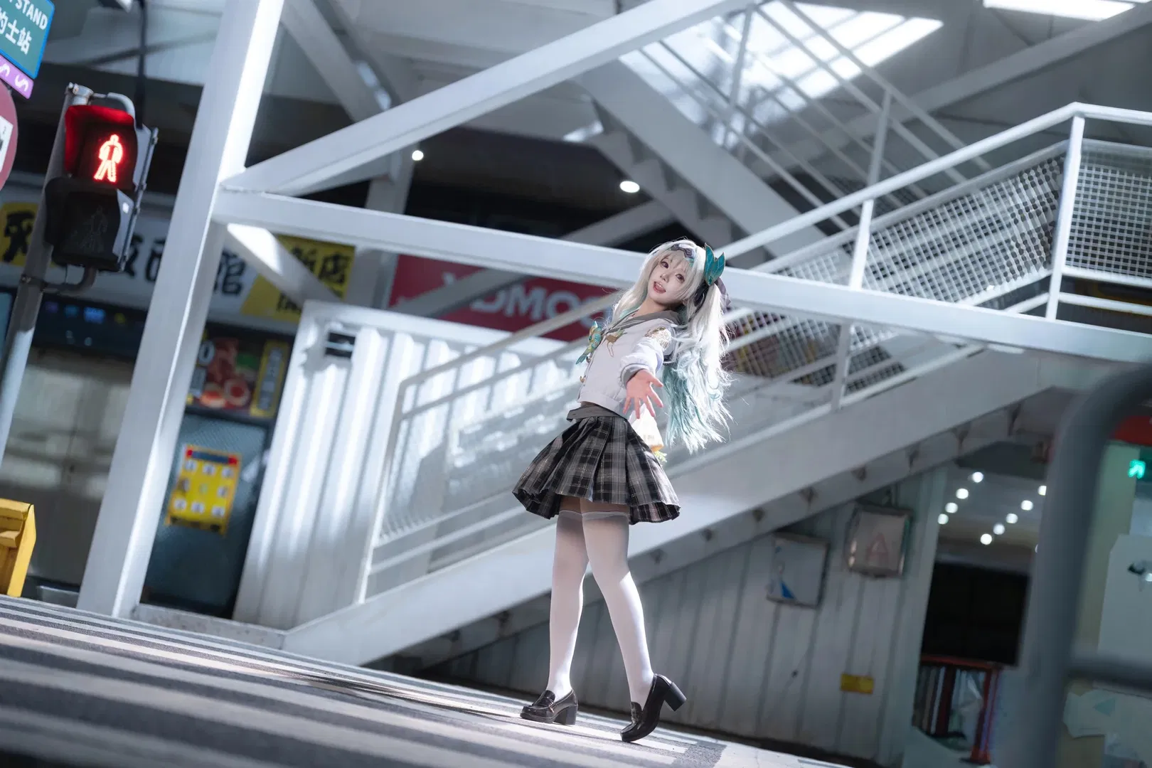 【流萤cos】崩坏星穹铁道里的JK日常，白丝与鲜花的街头漫步 - 第 5 张