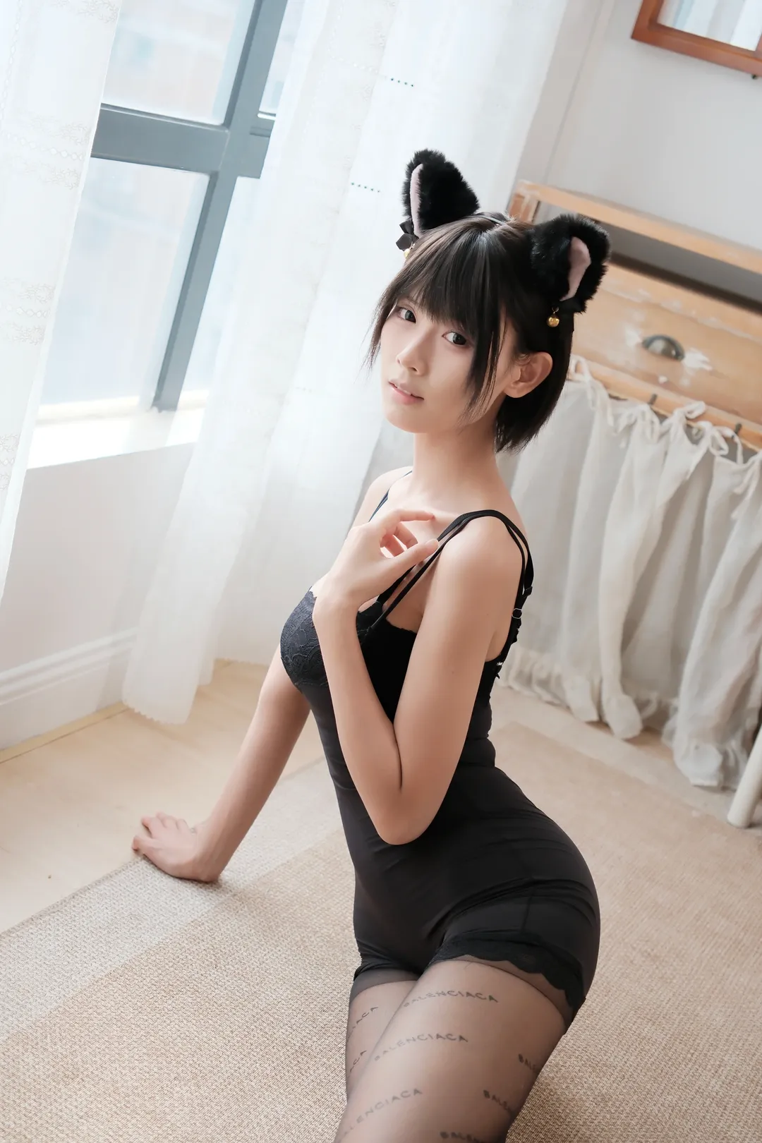 柔光黑皮猫娘 蕾丝黑丝与红底高跟鞋的私房人像 - 第 1 张