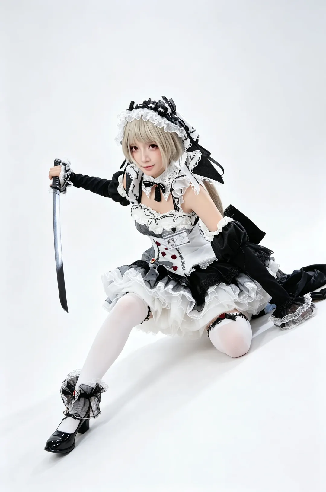 碧蓝航线可畏同人女仆cos 白棚里的武士刀反差感 - 第 4 张
