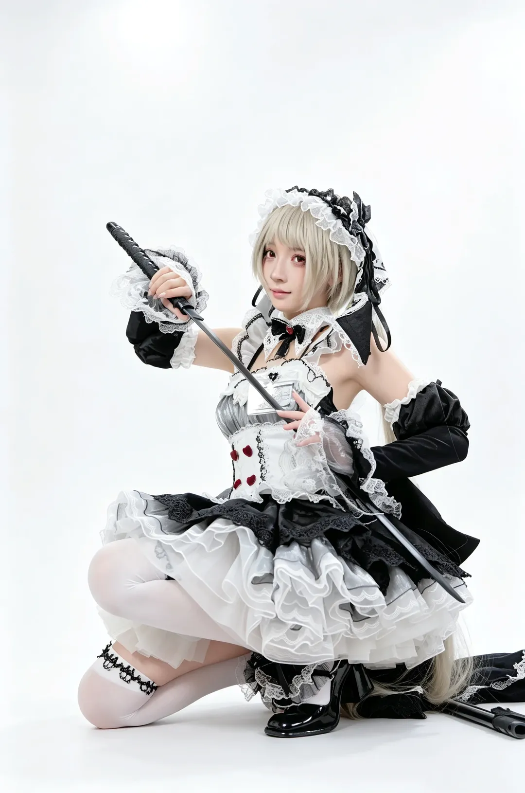 碧蓝航线可畏同人女仆cos 白棚里的武士刀反差感 - 第 8 张
