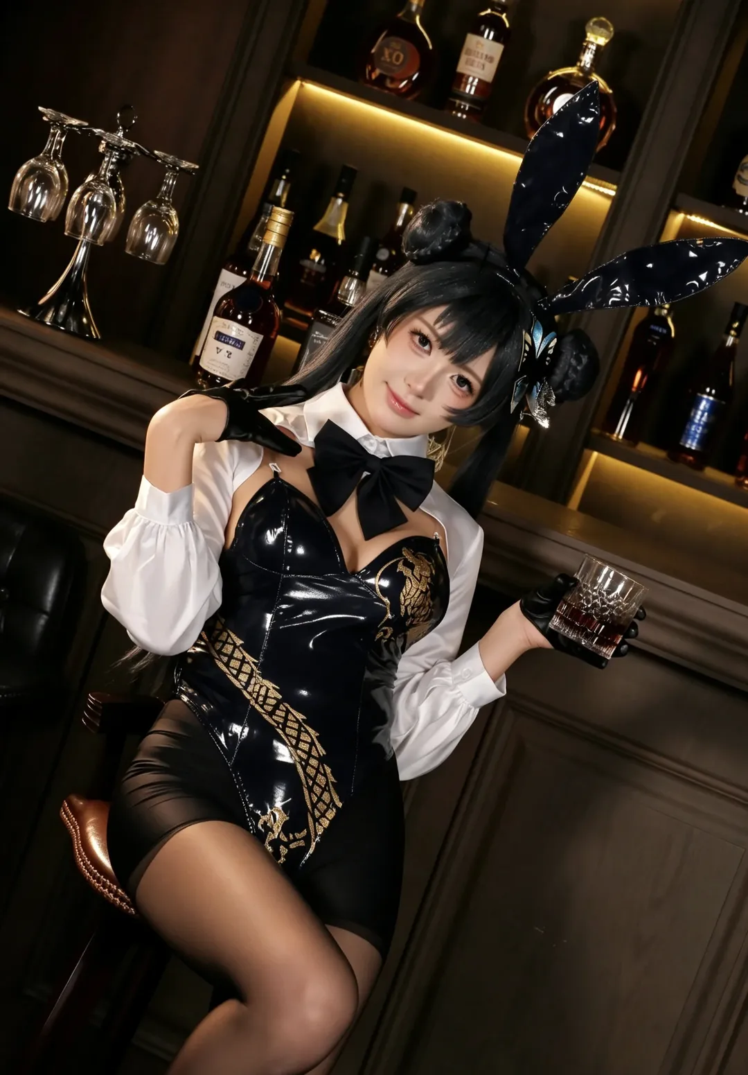 【龙华妃咲cos】蔚蓝档案国风兔女郎酒吧暗调拍摄 - 第 10 张