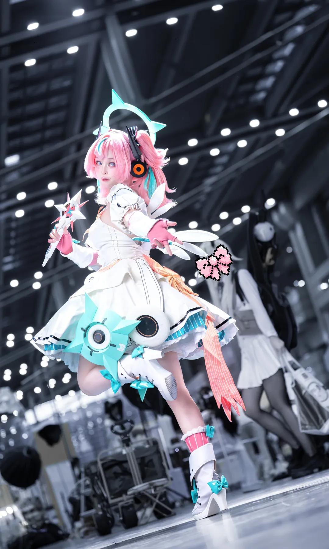 【妄想天使爱芮cos】绝区零里的白色机娘 - 第 1 张