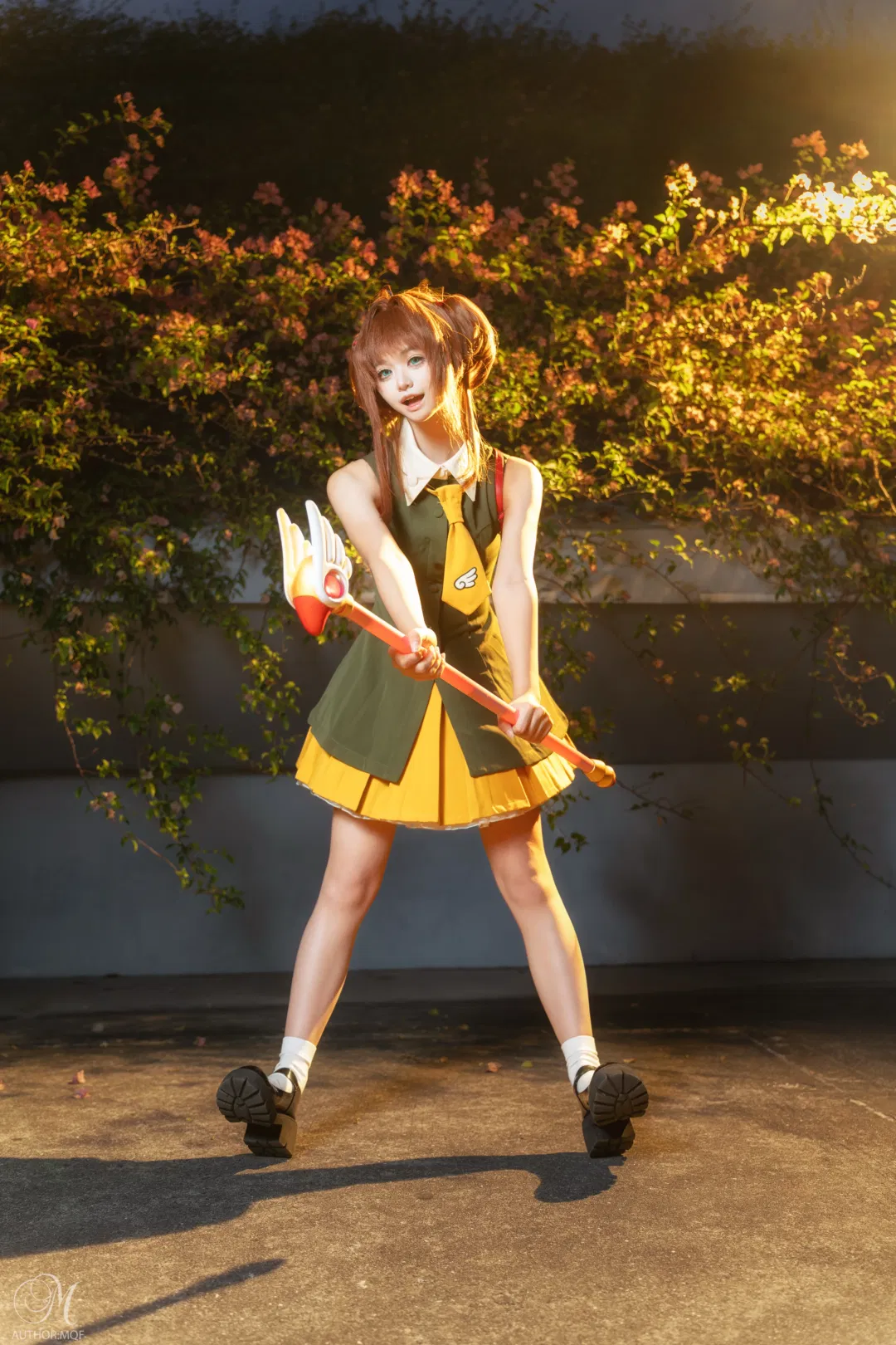【木之本樱cos】夕阳花墙下的封印解除与魔法杖 - 第 1 张