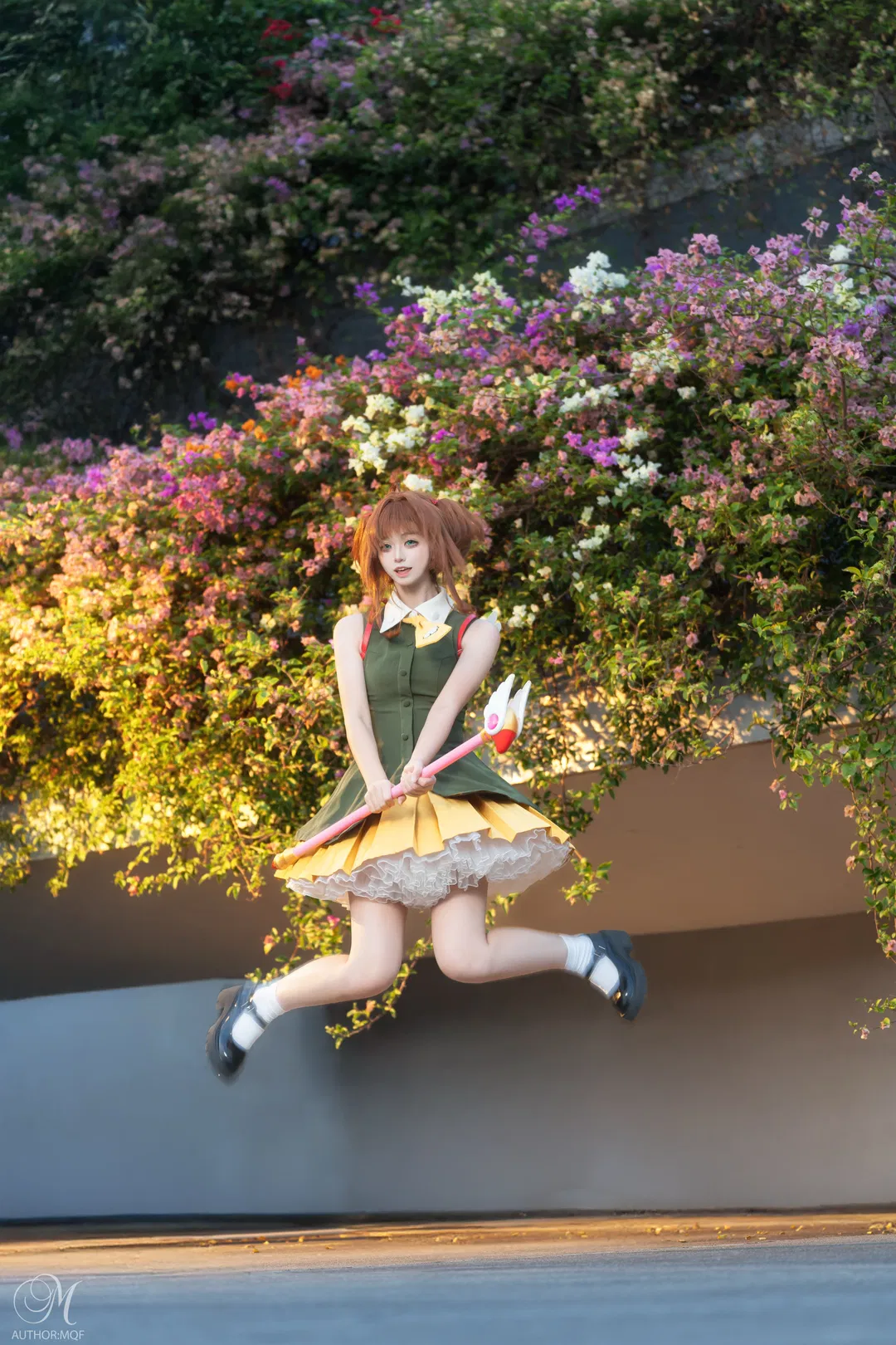 【木之本樱cos】夕阳花墙下的封印解除与魔法杖 - 第 3 张
