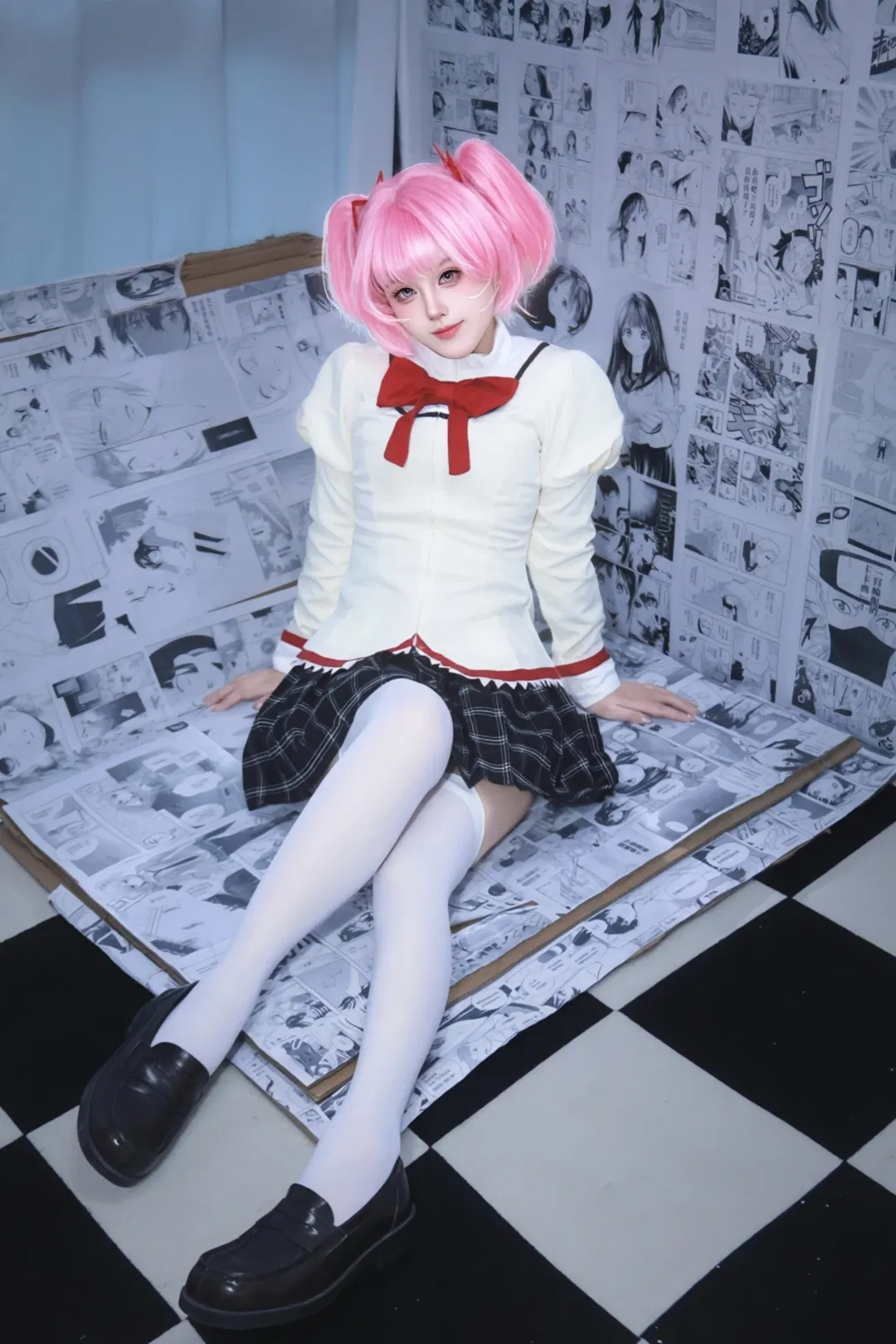 【鹿目圓cos】粉色雙馬尾與白絲校服的漫畫空間 - 第 5 張