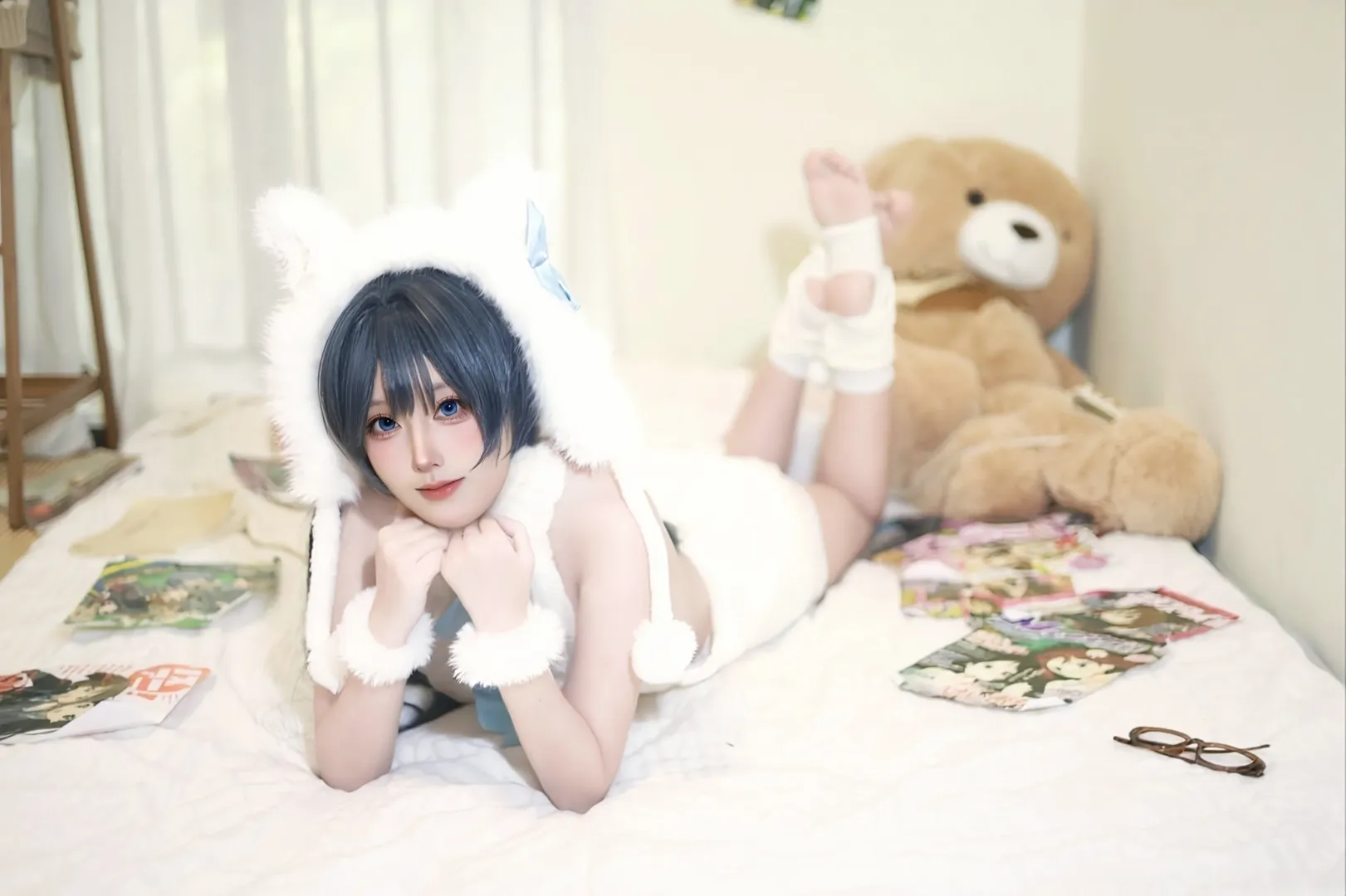 【龙华妃咲cos】蔚蓝档案白毛猫猫的居家时刻 - 第 1 张