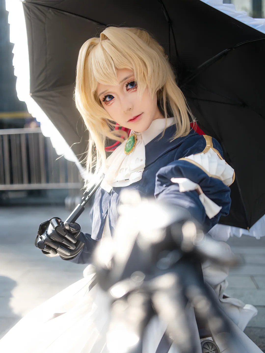 【紫罗兰永恒花园cos】复古提箱与黑伞下的漫展记录 - 第 1 张