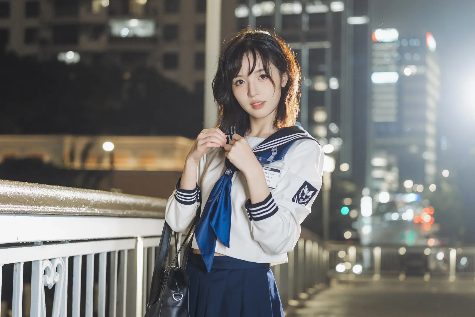 雨夜氛圍感JK制服寫真，透明傘與白色過膝襪的絕佳搭配 - 第 3 張
