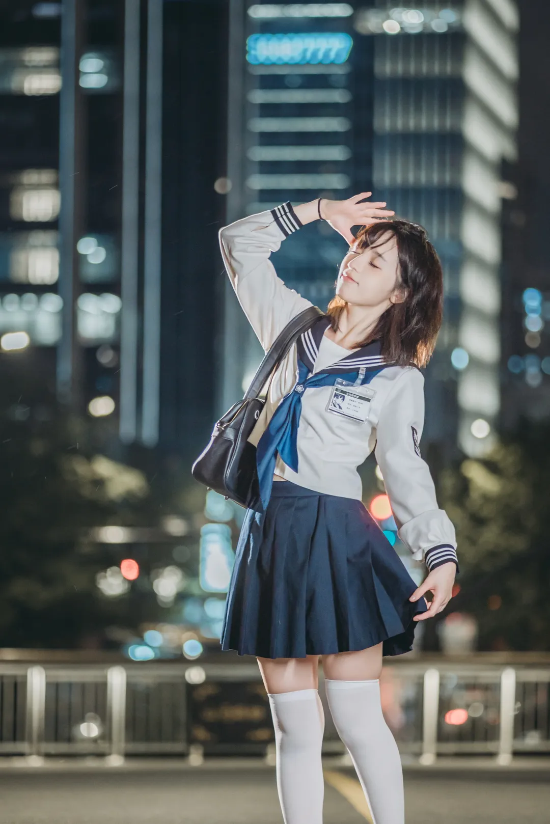 雨夜街头，这套JK制服与透明伞的夜景记录 - 第 4 张