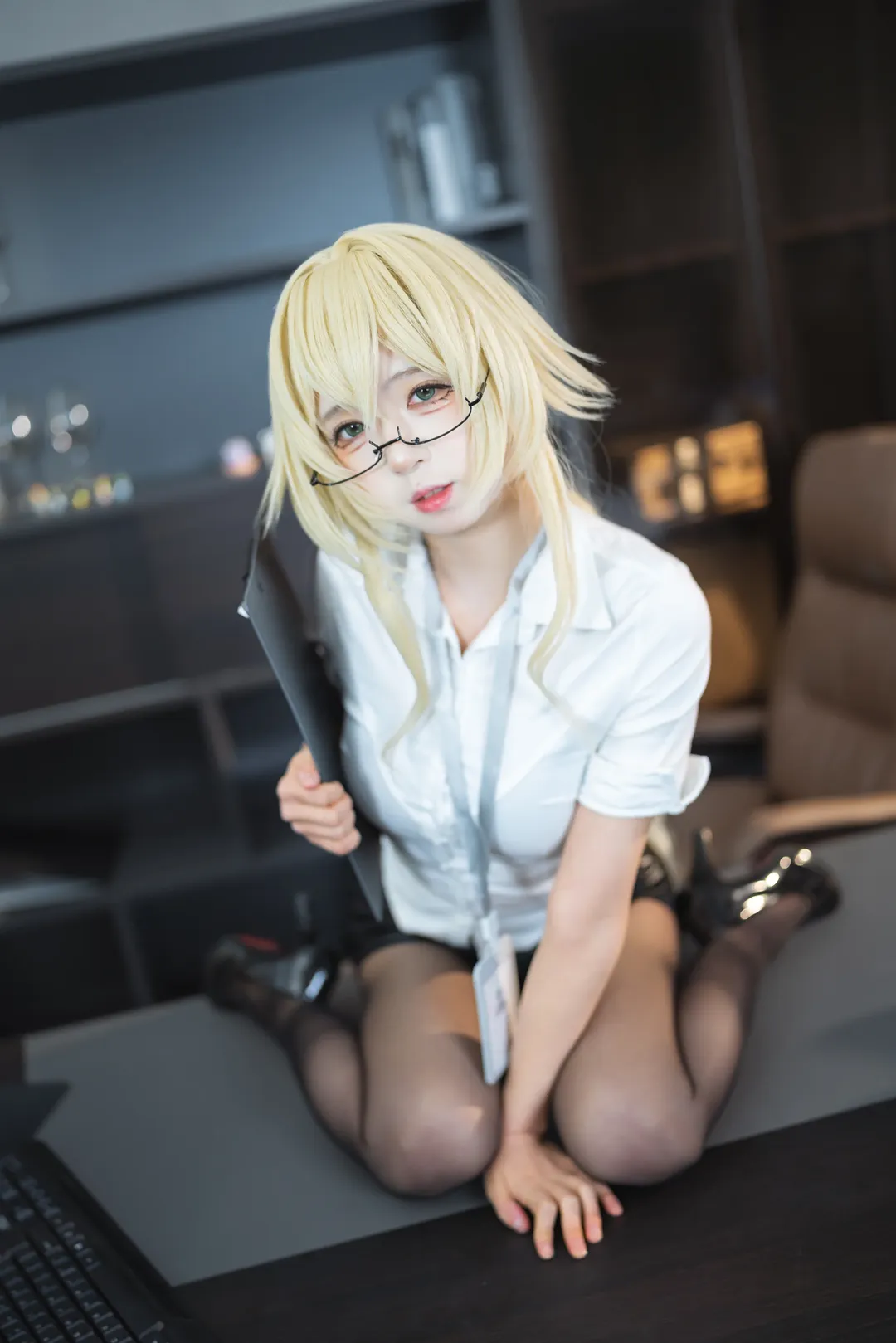 工位被霸占？那就把办公室变成专属写真棚 - 第 4 张