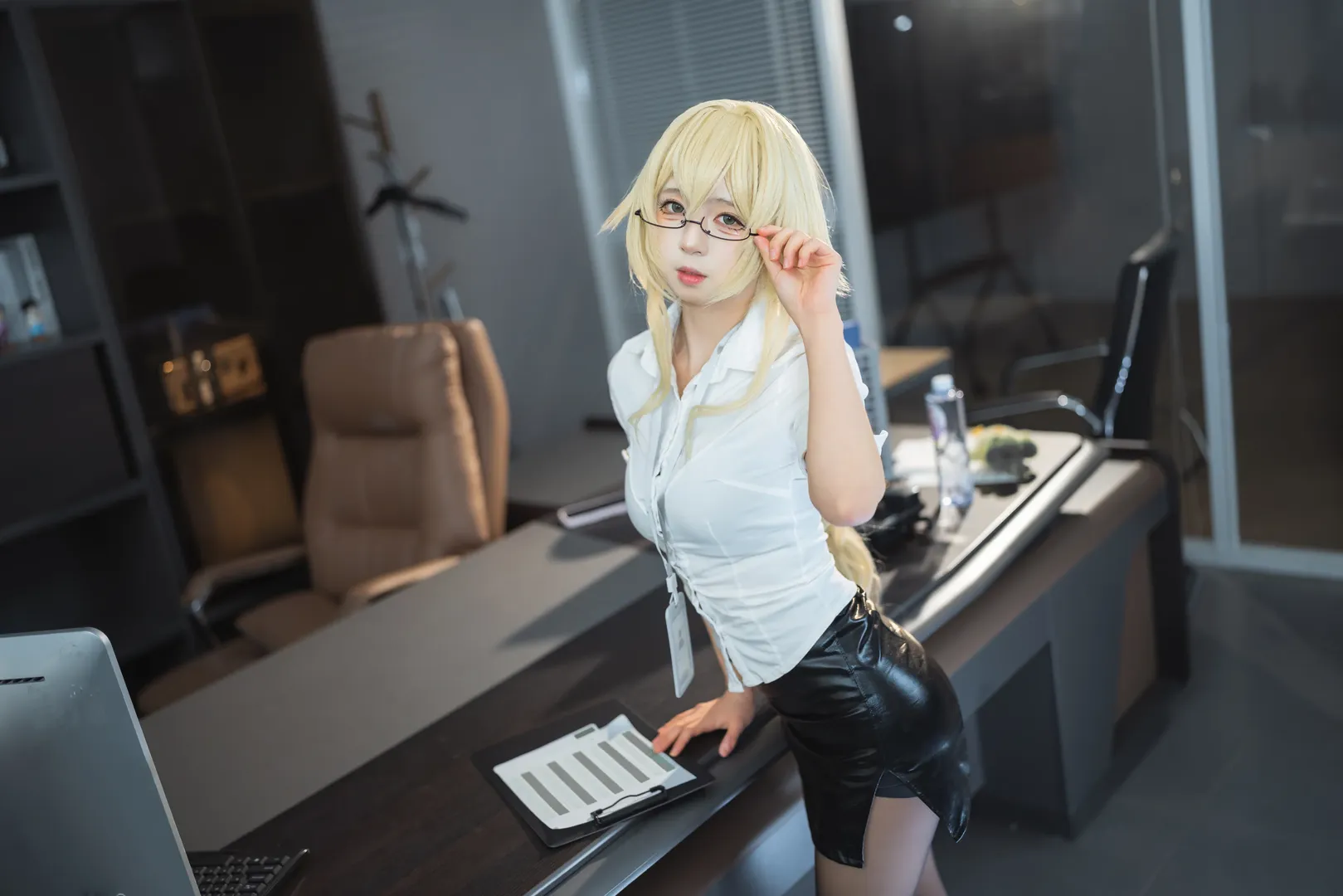 工位被霸占？那就把办公室变成专属写真棚 - 第 7 张