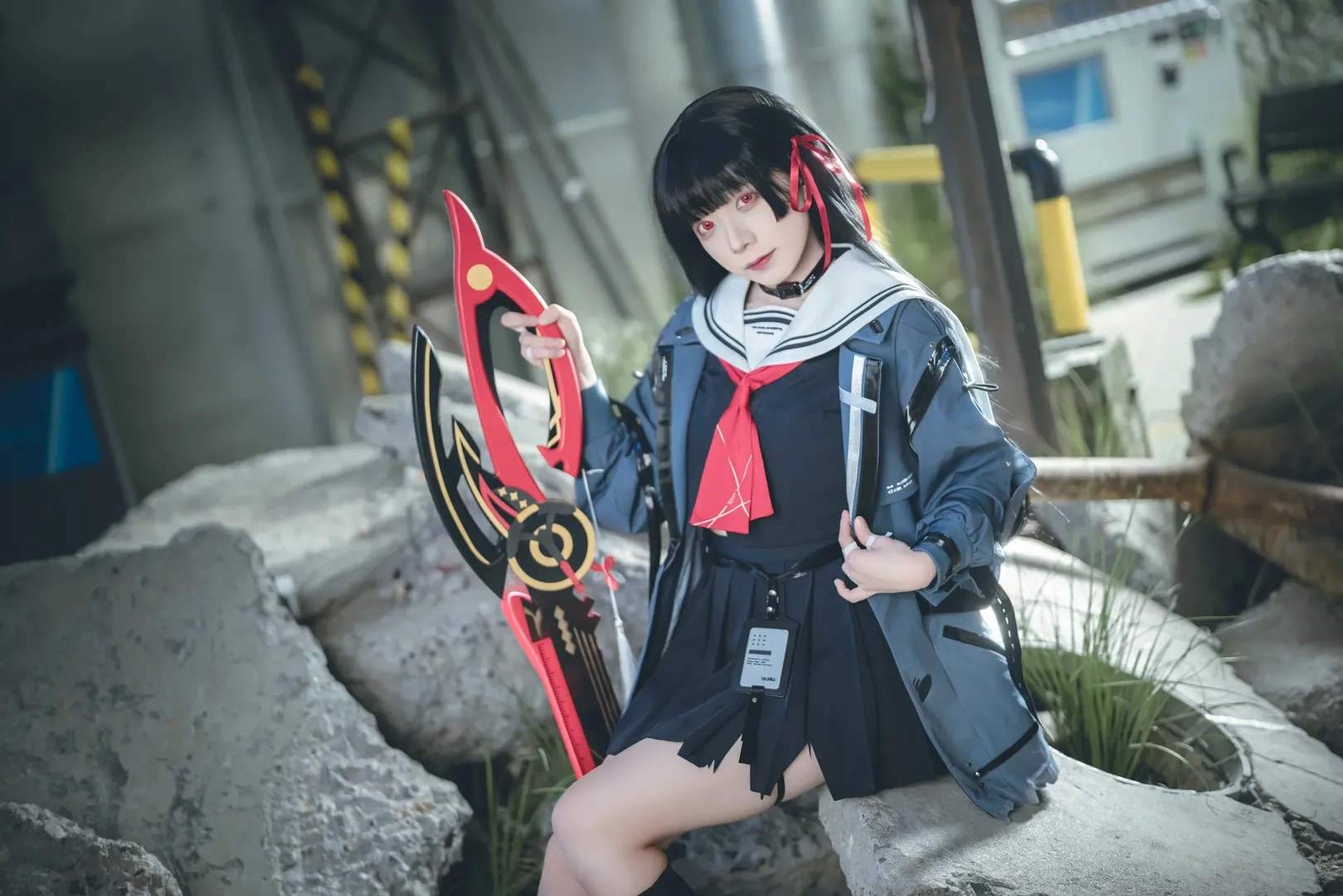 【千咲cos】鸣潮废墟工业风，红瞳巨剑的冷艳演绎 - 第 12 张