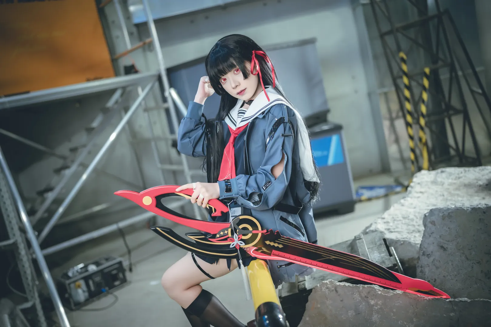 【千咲cos】鸣潮废墟工业风，红瞳巨剑的冷艳演绎 - 第 7 张
