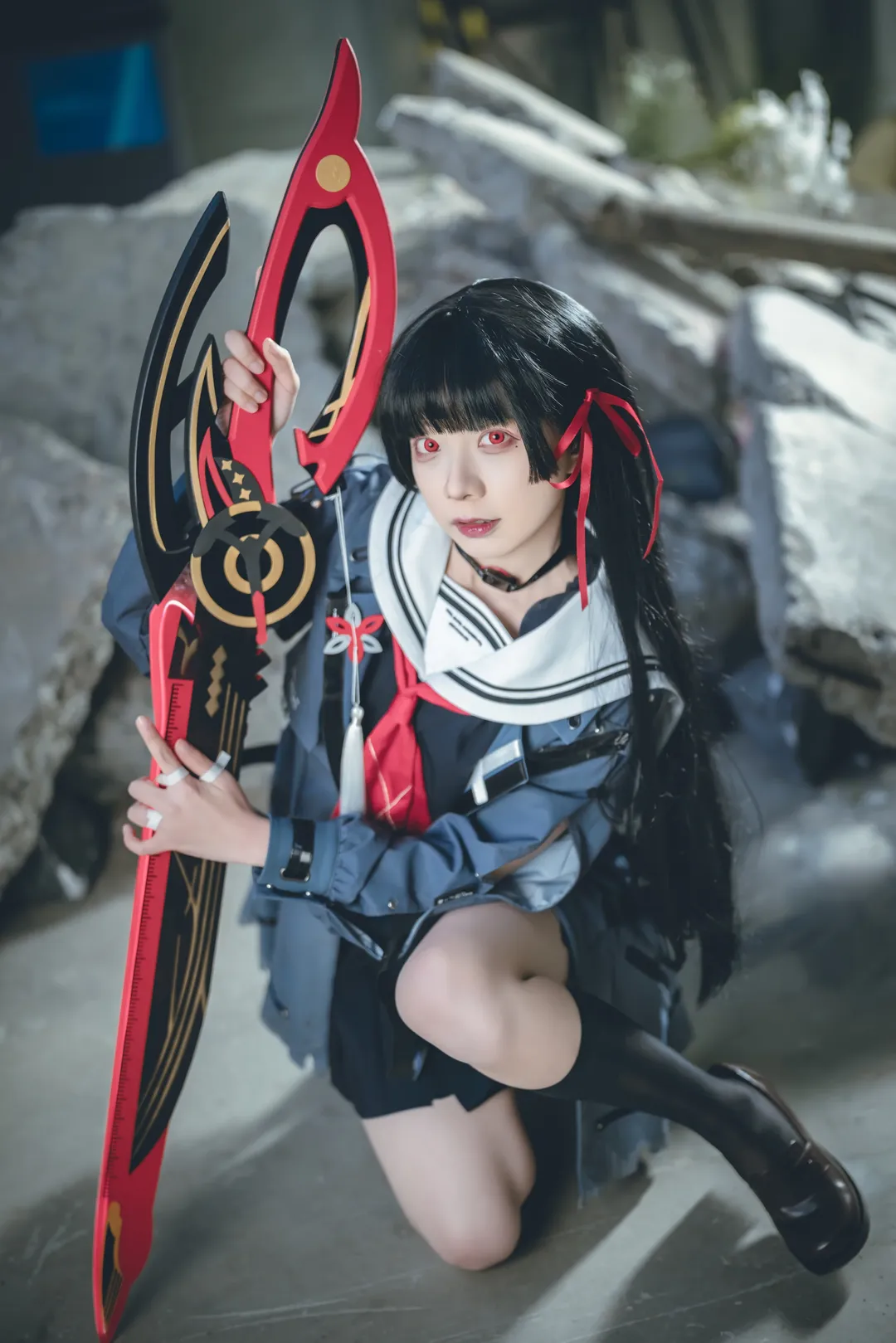 【千咲cos】鸣潮废墟工业风，红瞳巨剑的冷艳演绎 - 第 8 张