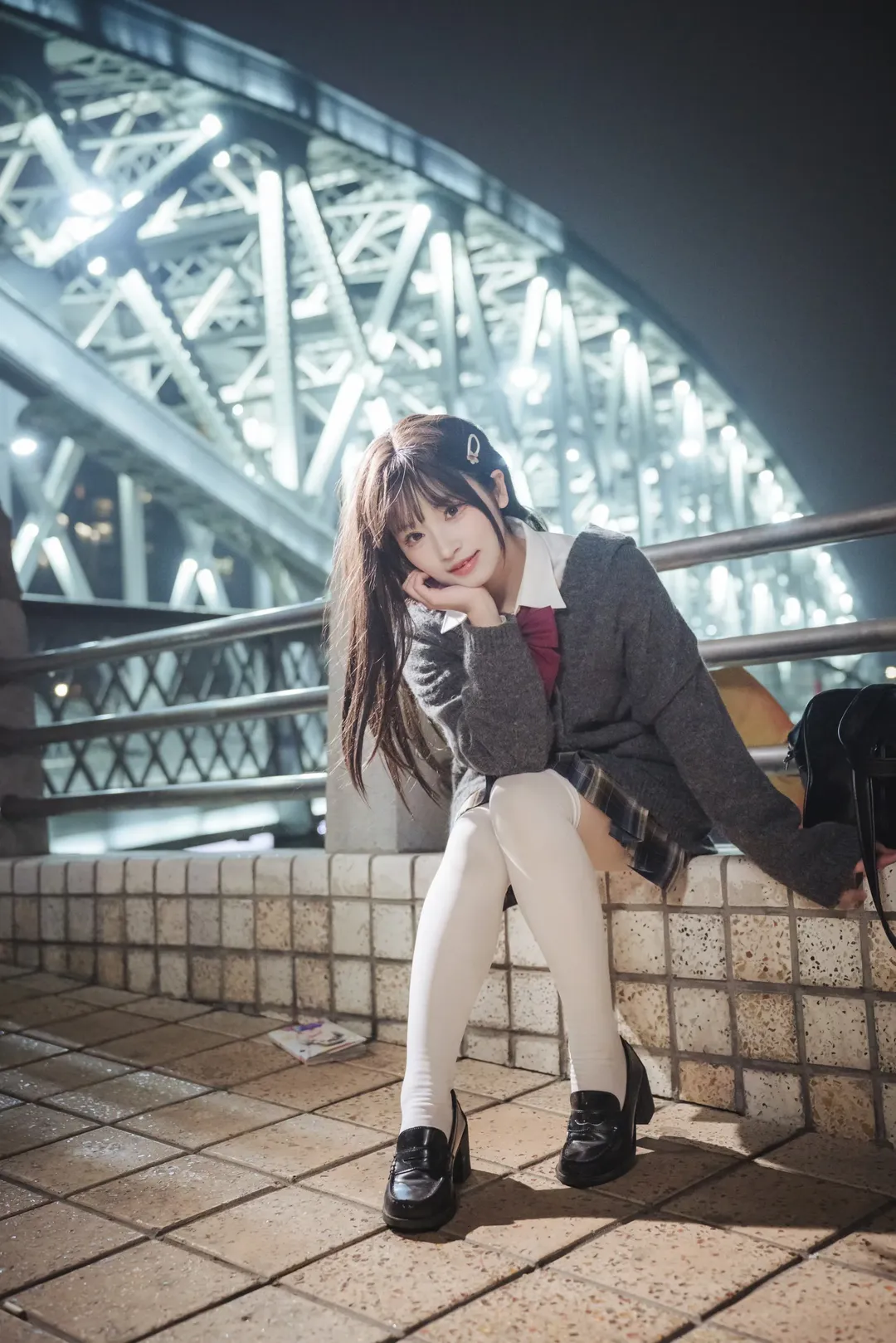 在路桥边拍出清冷感的夜景制服大片 - 第 4 张