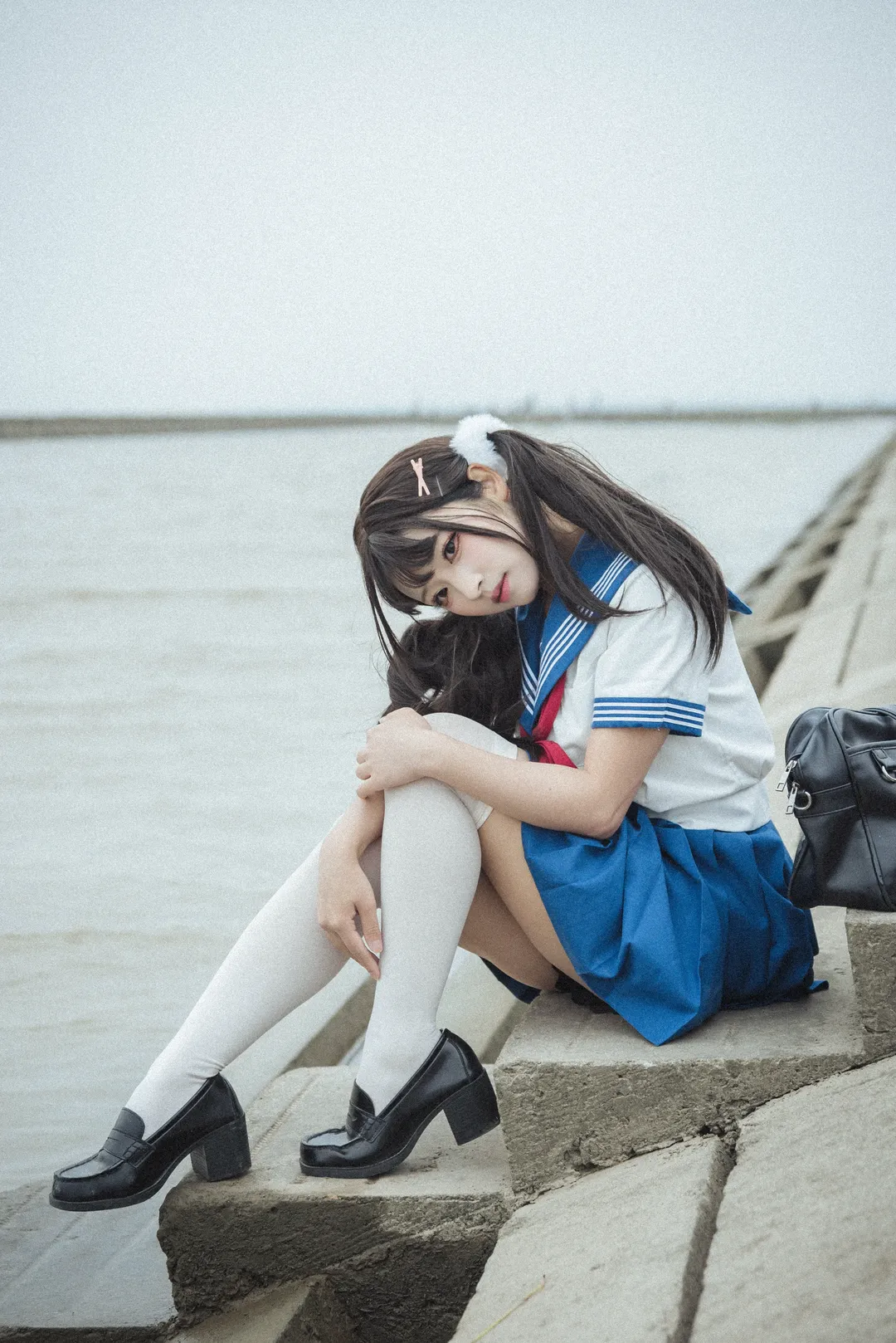 阴天防波堤的JK制服写真，白丝与乐福鞋的搭配 - 第 4 张