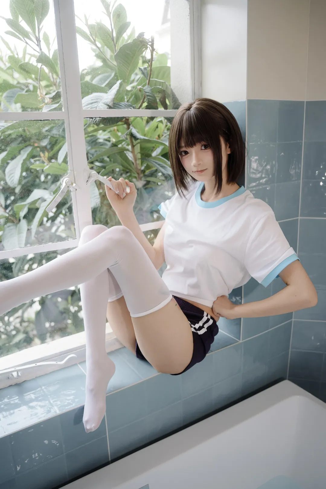 夏日在浴室窗臺的體操服白絲寫真 - 第 1 張