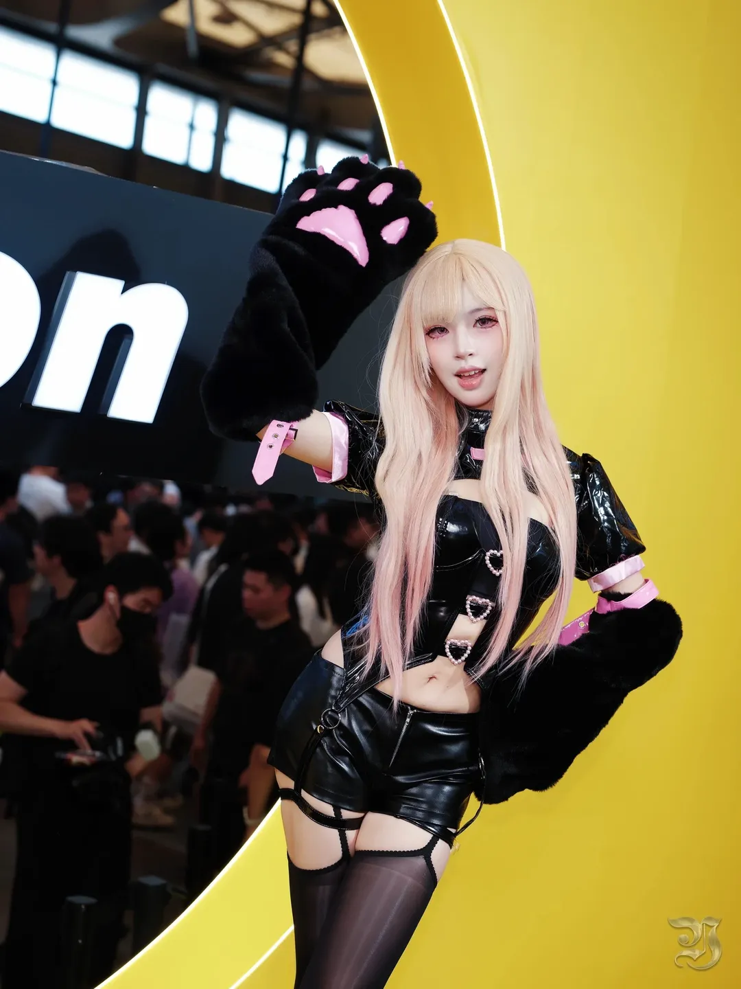 CJ2026尼康展台：黑皮衣猫娘与女仆装场照记录 - 第 4 张