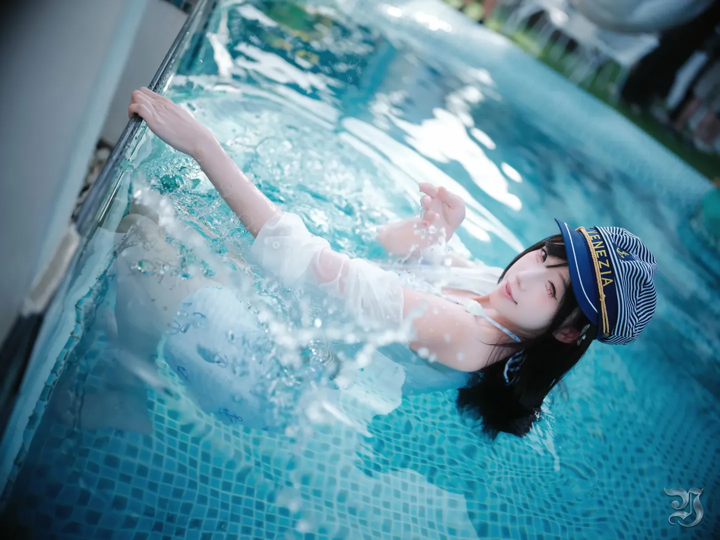 夏日海军风泳池写真 清凉一夏玩水穿搭 - 第 10 张