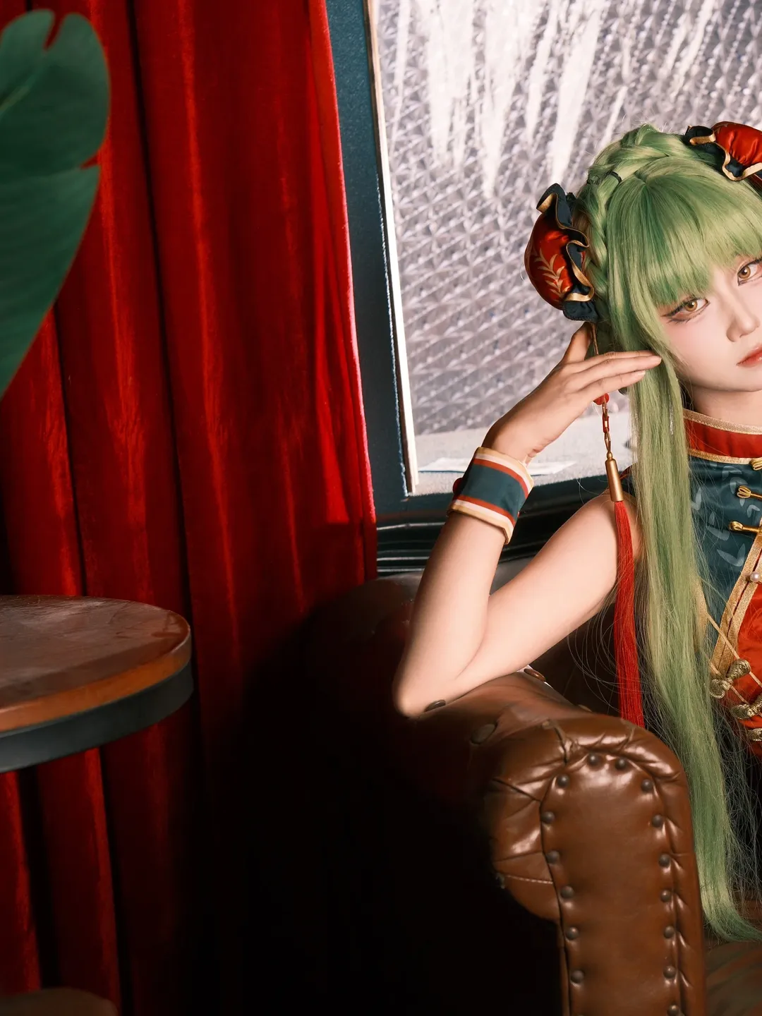 【魔女C.C.cos】反叛的鲁鲁修红色旗袍造型的慵懒酒吧夜 - 第 7 张