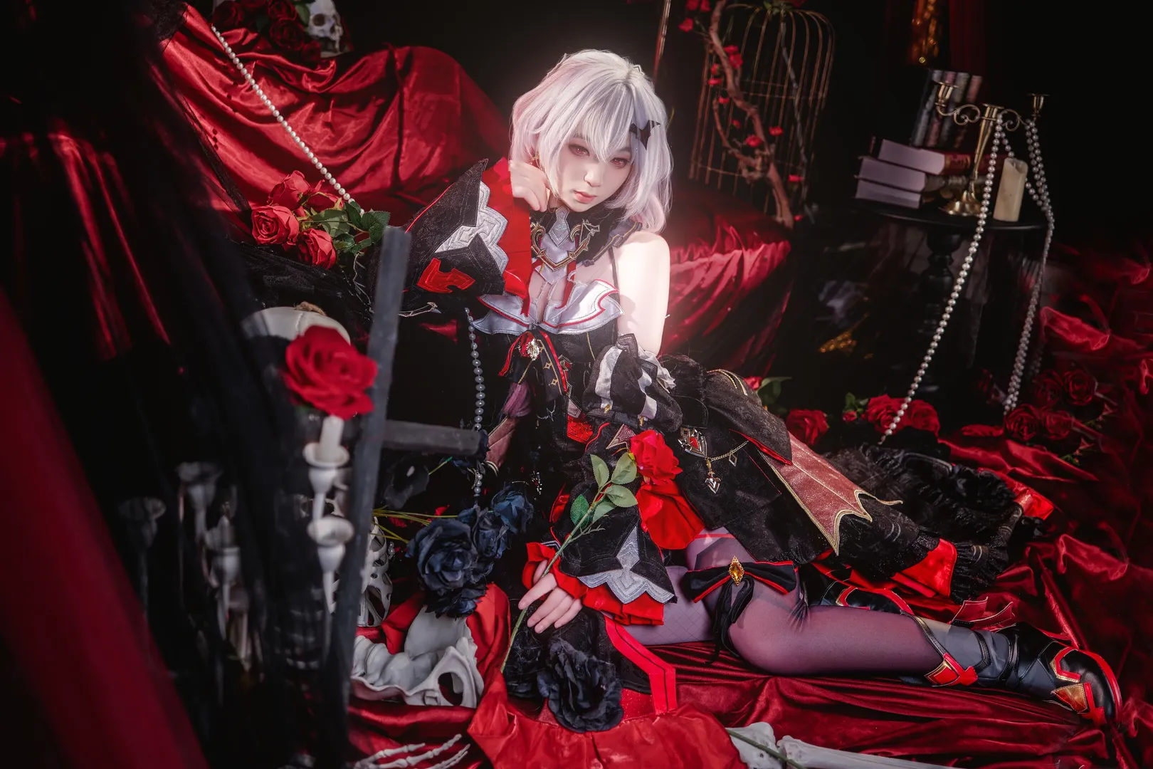 【德麗莎cos】崩壞3月下誓約，紅黑哥特風的迷人氣息 - 第 3 張