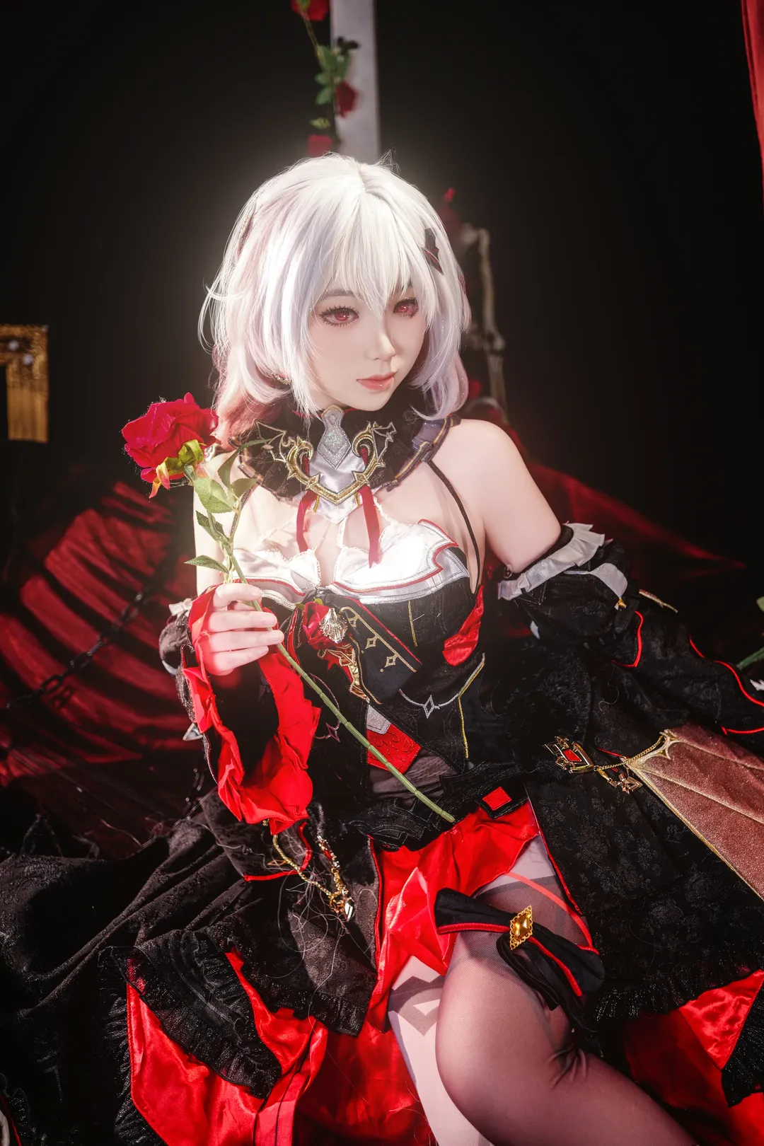 【德麗莎cos】崩壞3月下誓約，紅黑哥特風的迷人氣息 - 第 5 張