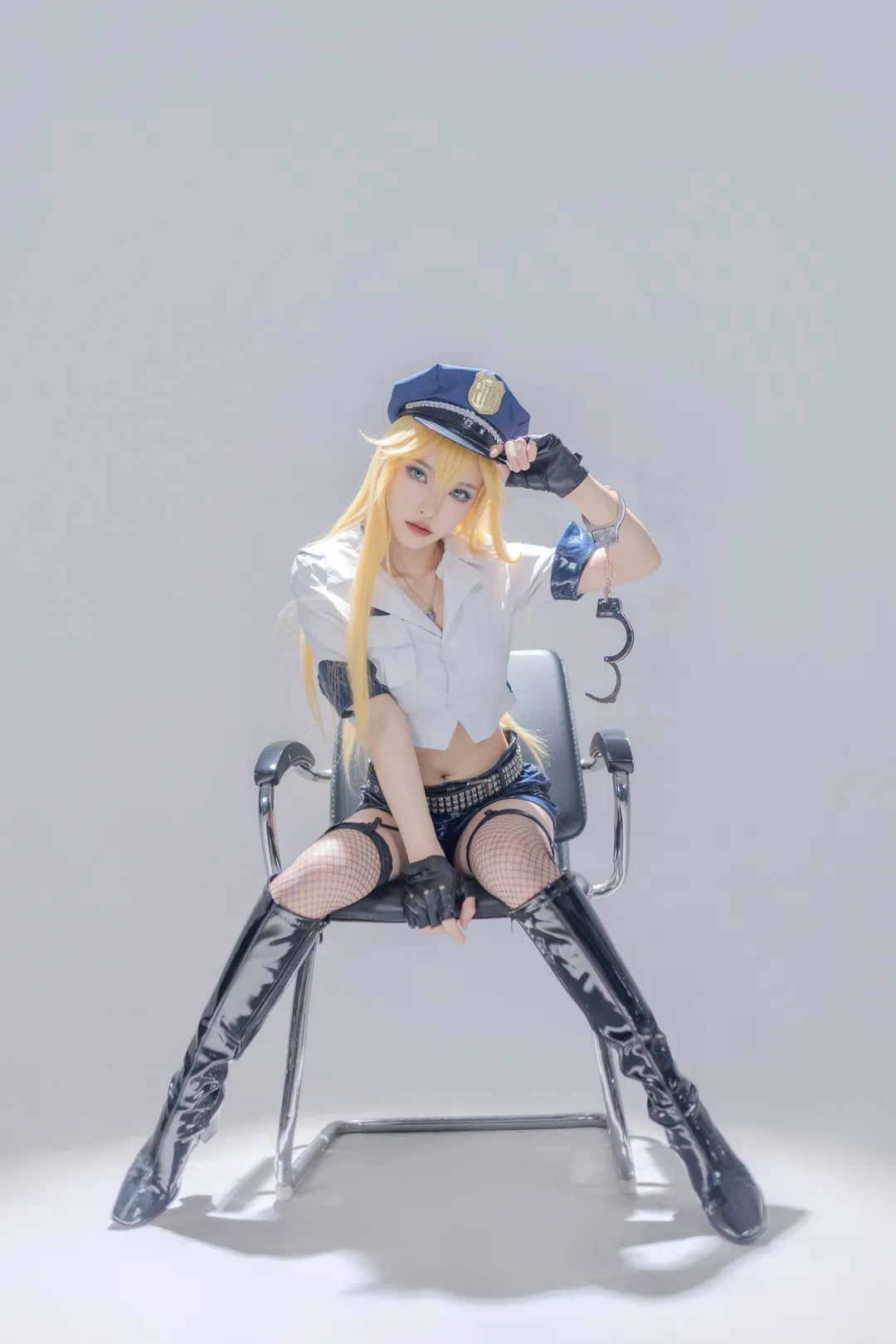 【s妹cos】吊带袜天使的警服造型，气场十足 - 第 2 张