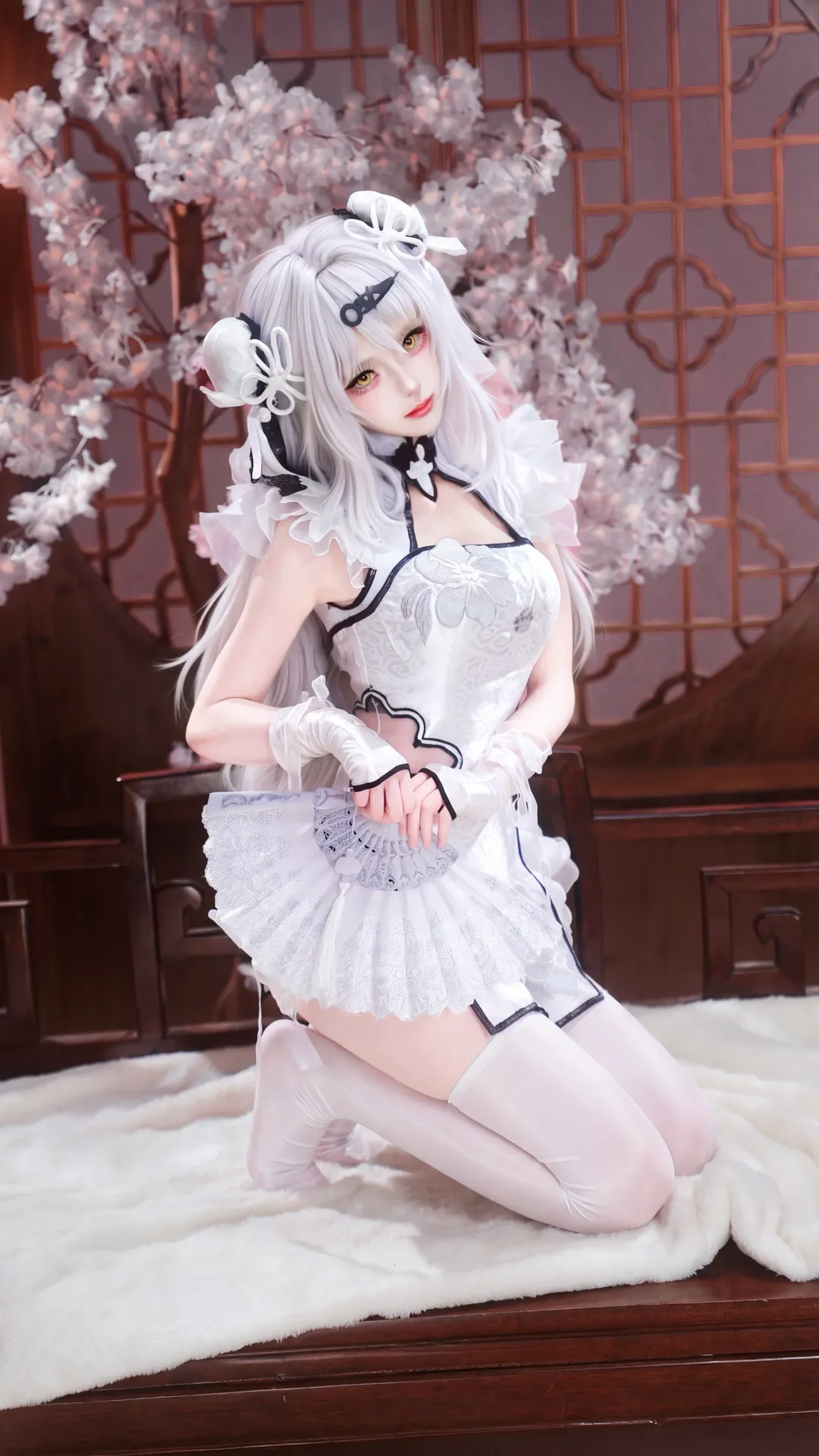【仪玄cos】绝区零玉髓冰心风格，白丝折扇与中式木作场景 - 第 3 张