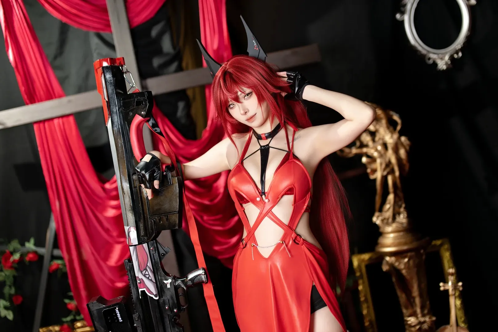 【小红帽cos】胜利女神妮姬的荒诞红礼服造型 - 第 10 张