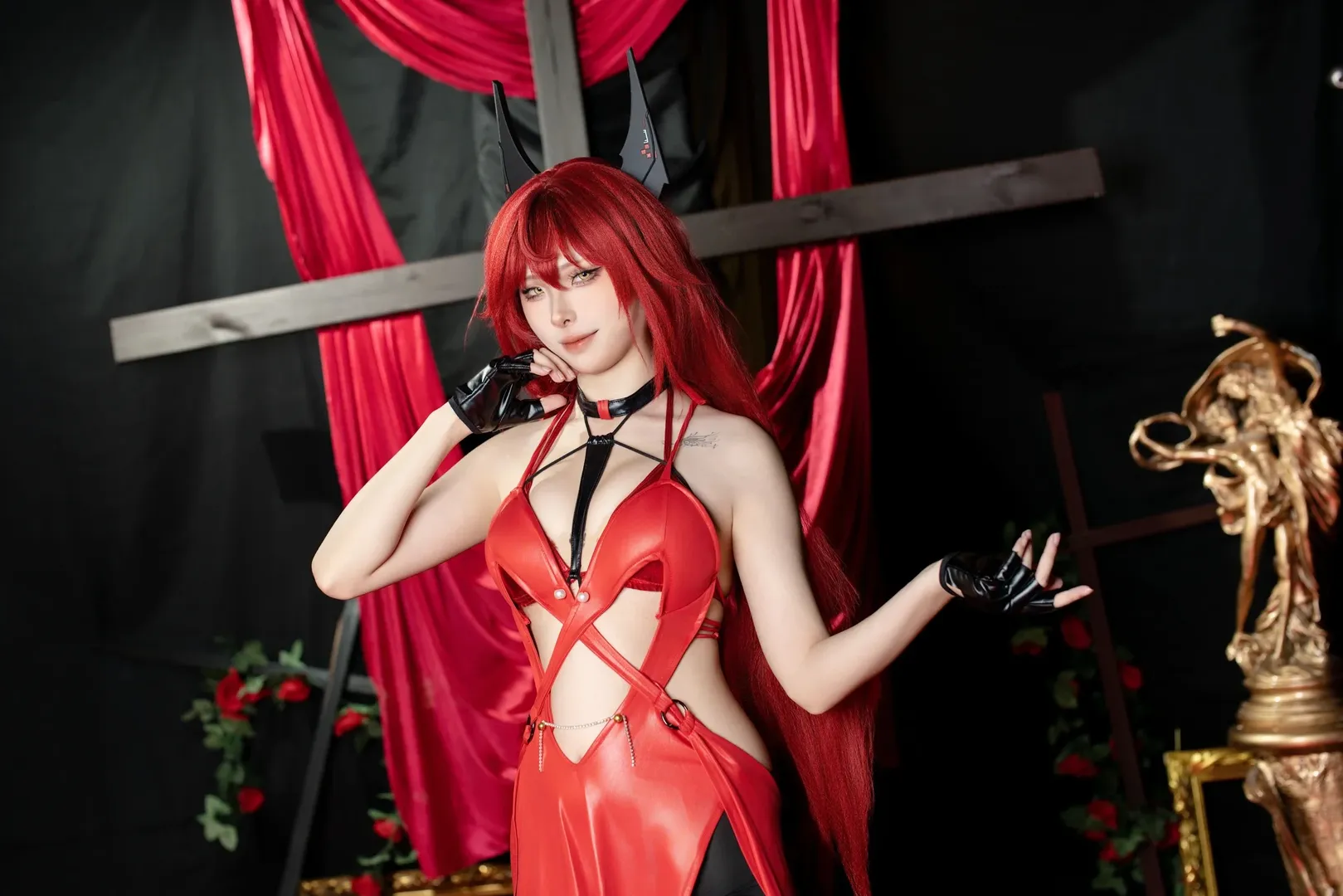【小红帽cos】胜利女神妮姬的荒诞红礼服造型 - 第 15 张