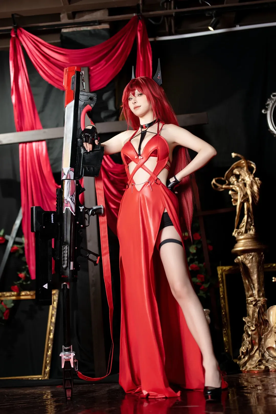 【小红帽cos】胜利女神妮姬的荒诞红礼服造型 - 第 3 张
