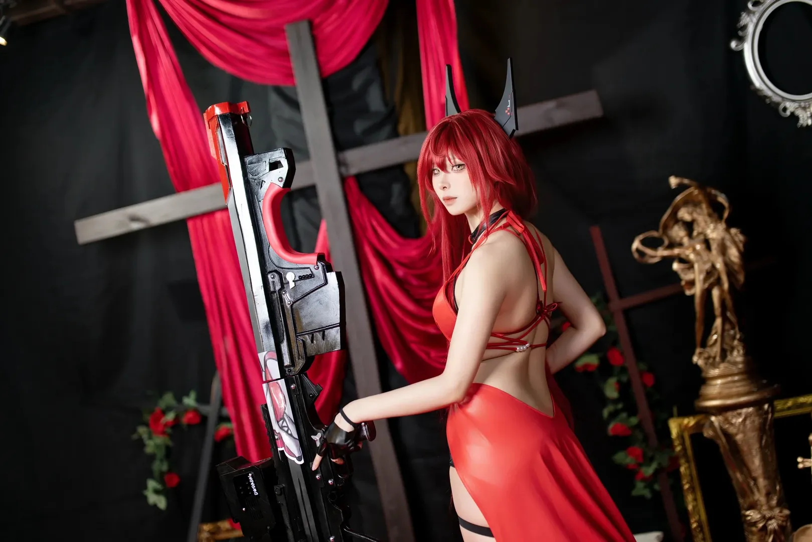 【小红帽cos】胜利女神妮姬的荒诞红礼服造型 - 第 4 张
