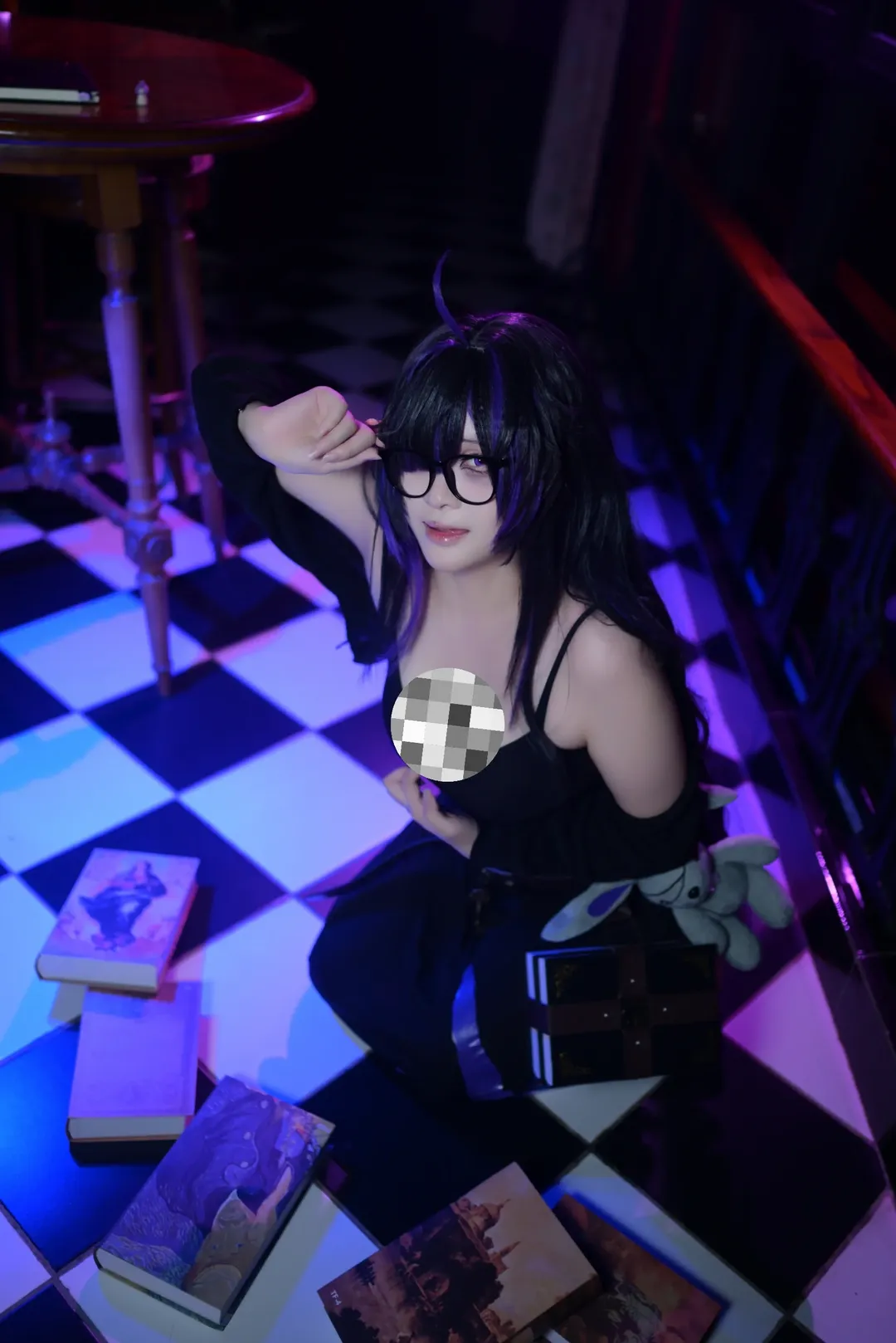 【蕾贝尔cos】胜利女神nikke暗黑系大片，紫光棋盘格下的沉浸式出片 - 第 10 张
