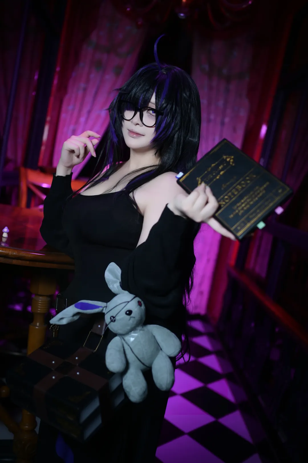 【蕾贝尔cos】胜利女神nikke暗黑系大片，紫光棋盘格下的沉浸式出片 - 第 2 张