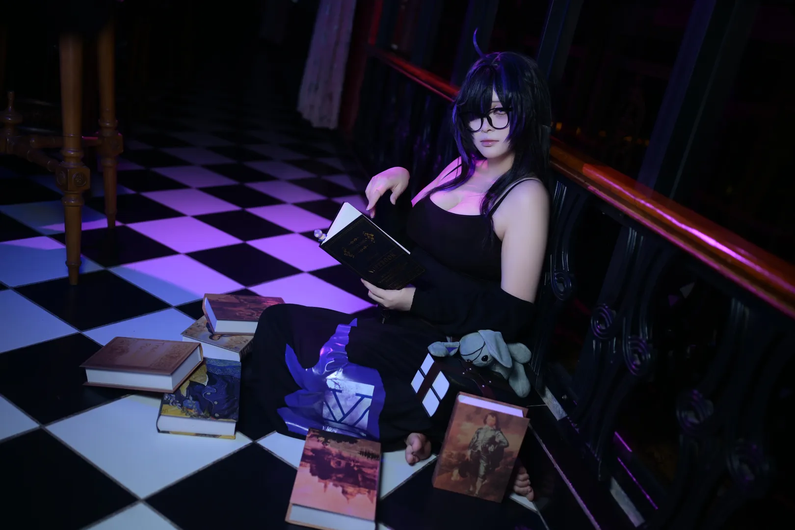 【蕾贝尔cos】胜利女神nikke暗黑系大片，紫光棋盘格下的沉浸式出片 - 第 9 张