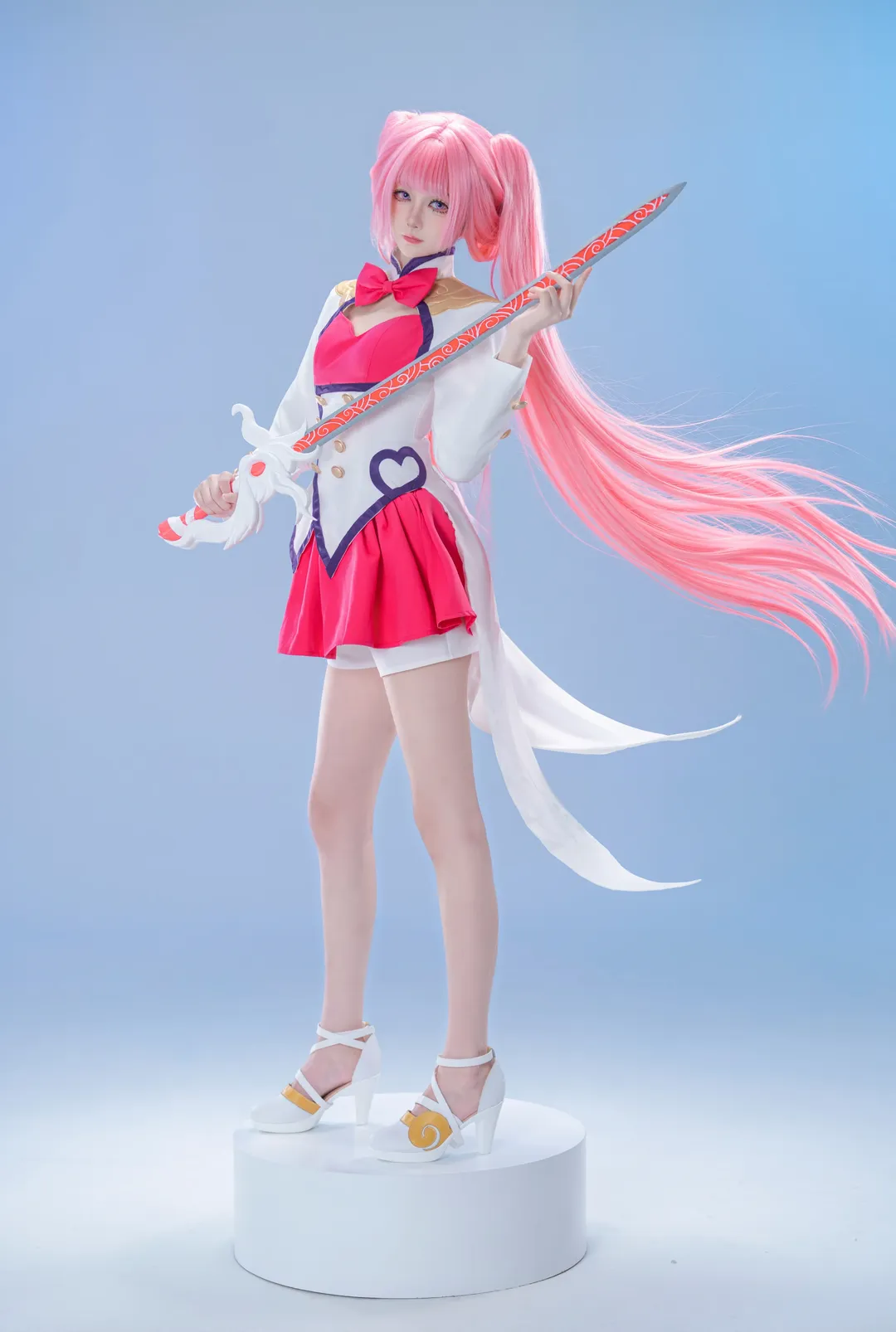 【纳兰嫣然cos】斗破苍穹里的嫣然，白棚里的剑客少女 - 第 1 张