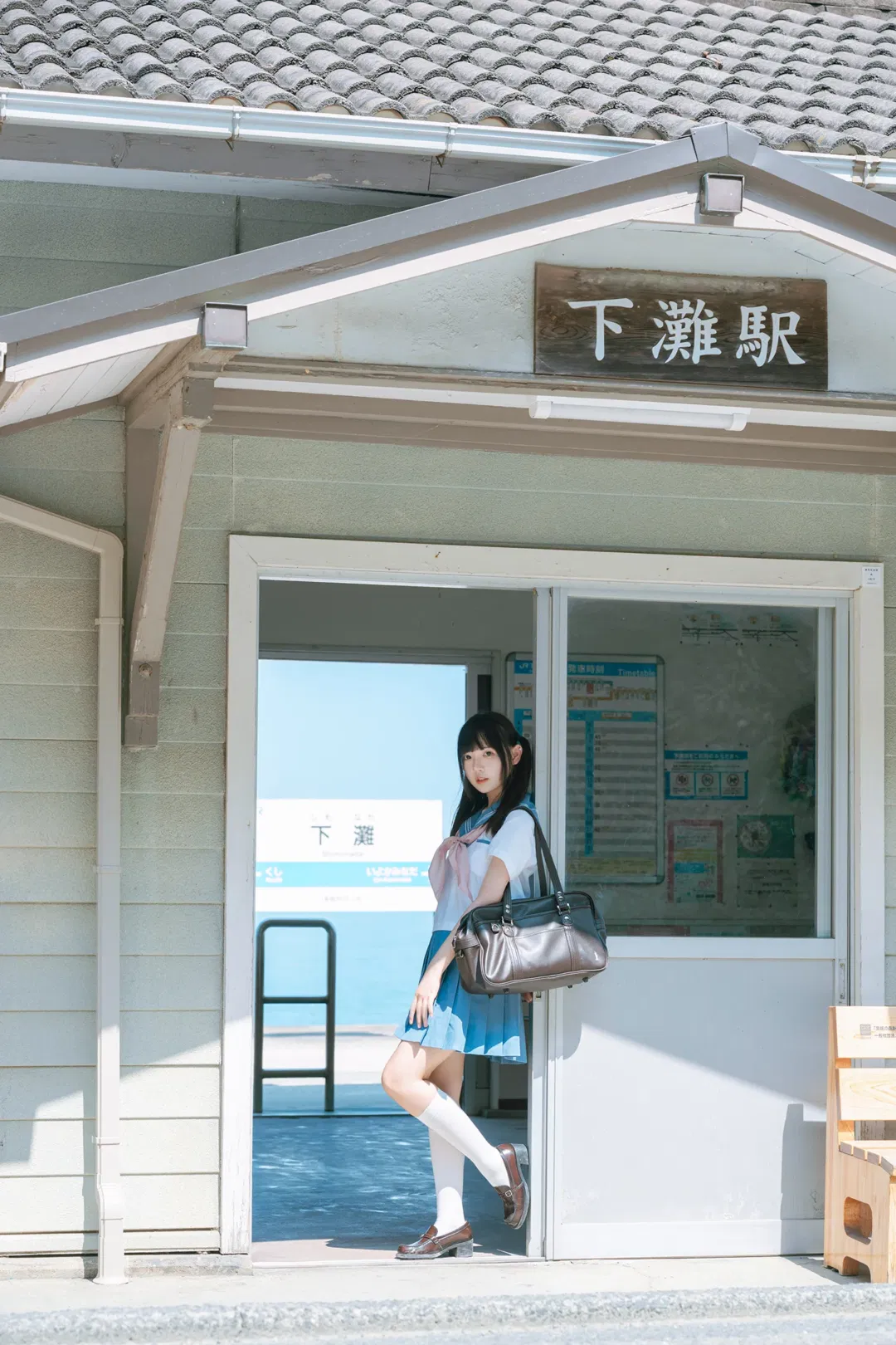 夏日JK制服写真，伊予下灘的海边车站太出片了 - 第 10 张
