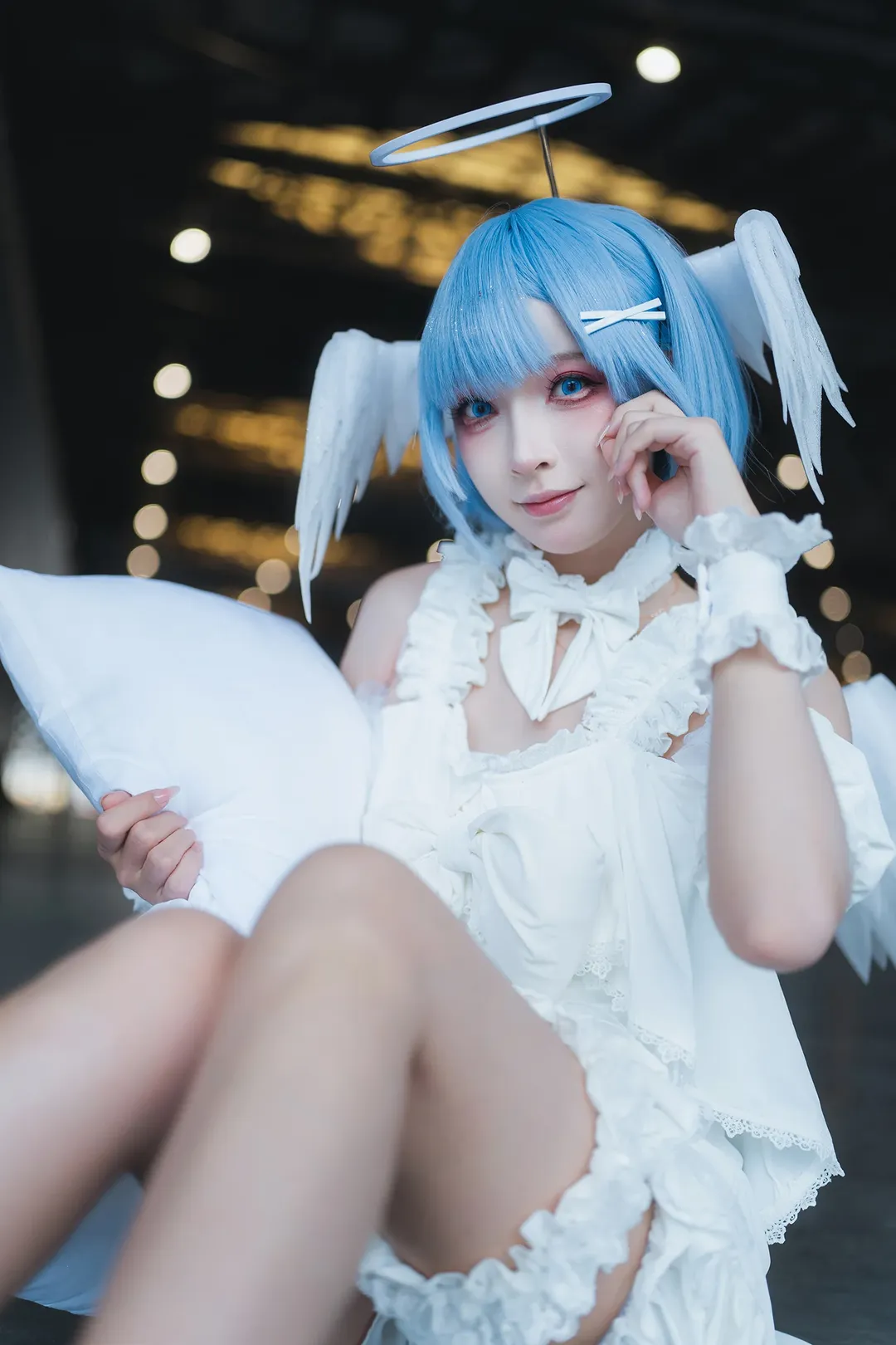 【雷姆cos】上海PI展大落地窗前，枕着光影的白裙蓝发少女 - 第 10 张